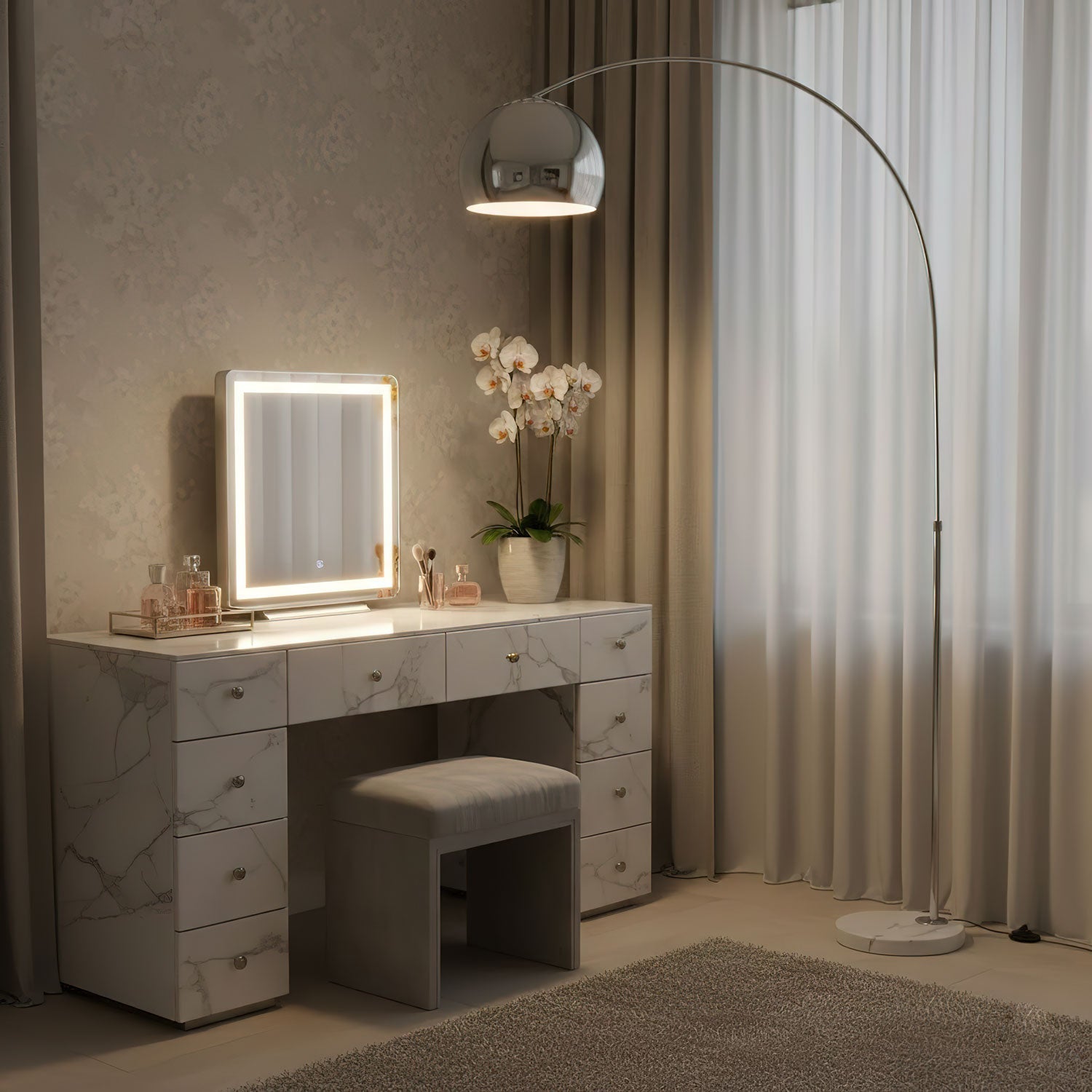 مصباح أرضي مقوّس من Sneedville — حامل بتصميم قوسي