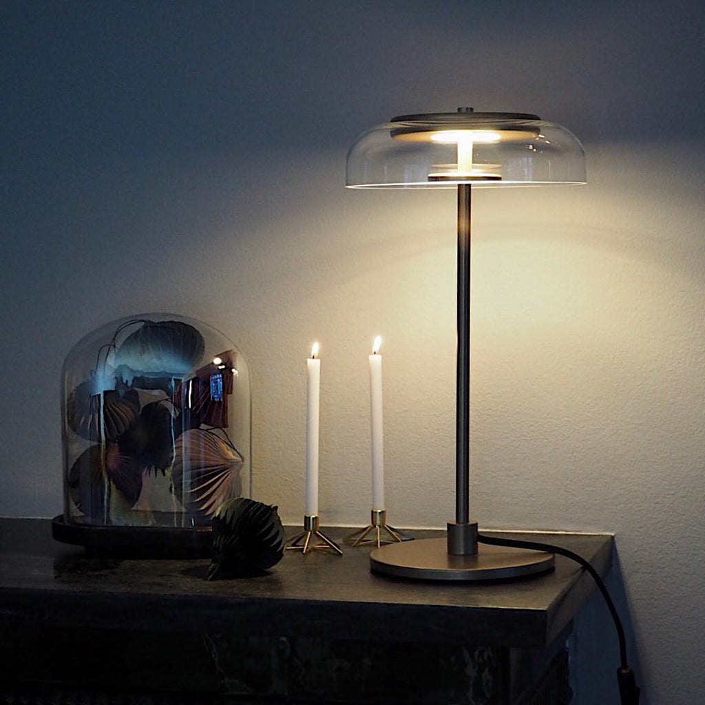 Stolní lampa Solara — zapojení do zásuvky s vypínačem