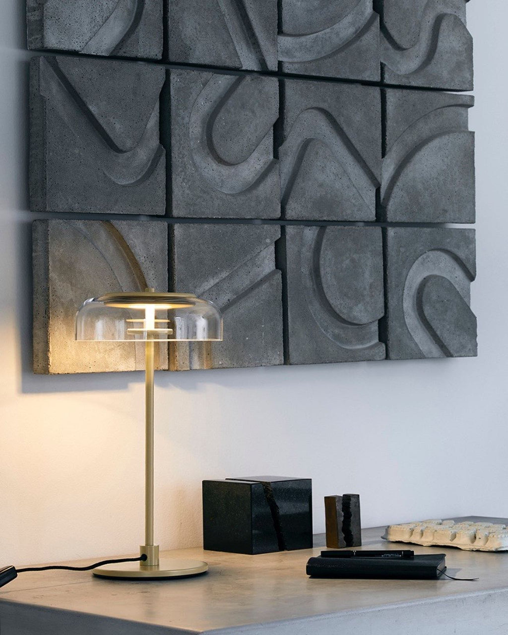 Stolní lampa Solara — zapojení do zásuvky s vypínačem
