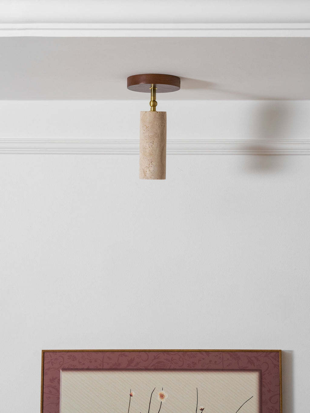 Faretto in pietra Solis — Cilindro in travertino, supporto in legno di noce, snodo in ottone