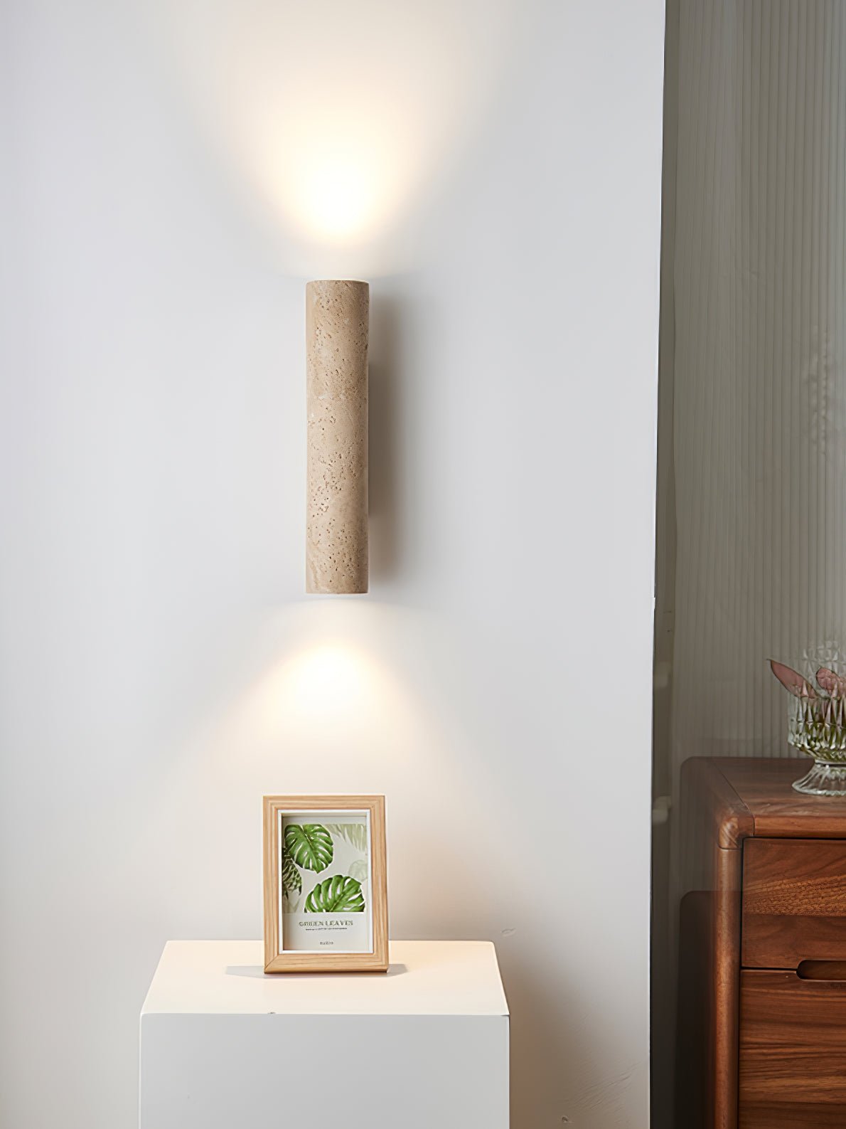 Solis Column Wall Lamp — Minimal Cylindrical Form