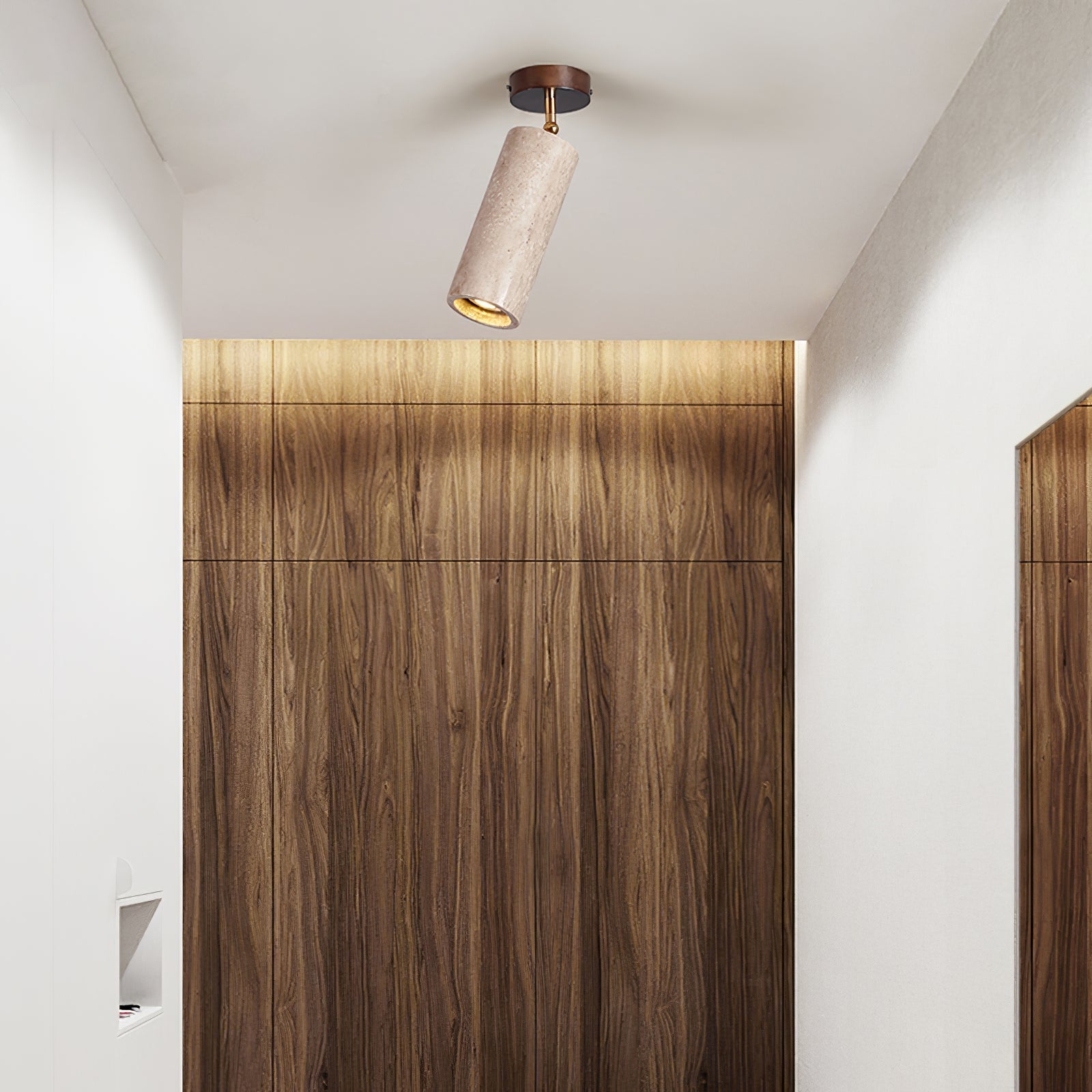 Faretto in pietra Solis — Cilindro in travertino, supporto in legno di noce, snodo in ottone