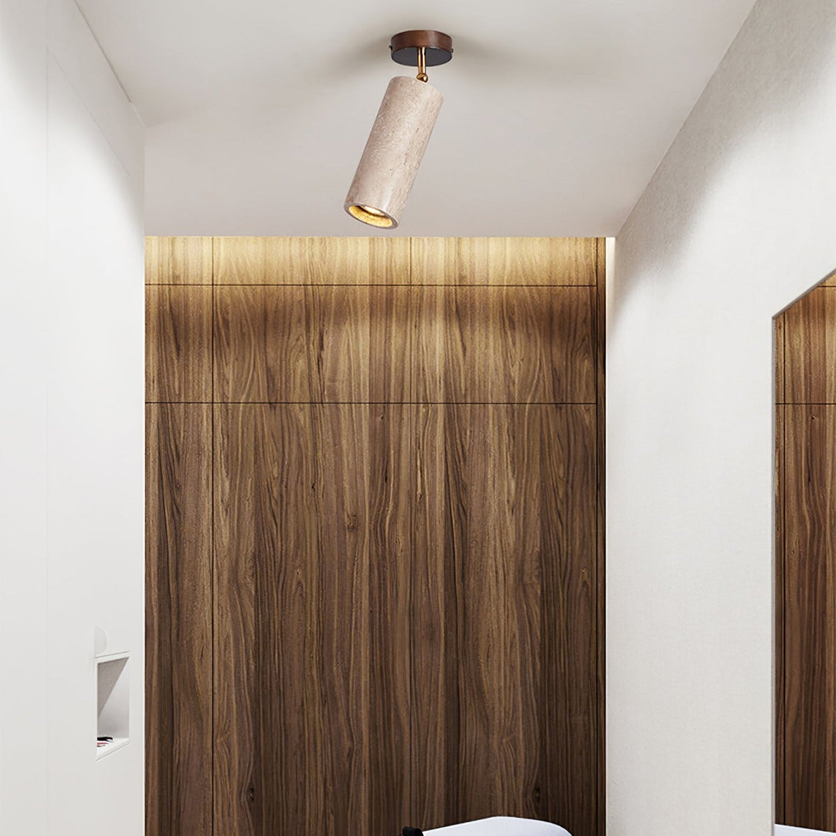 Faretto in pietra Solis — Cilindro in travertino, supporto in legno di noce, snodo in ottone