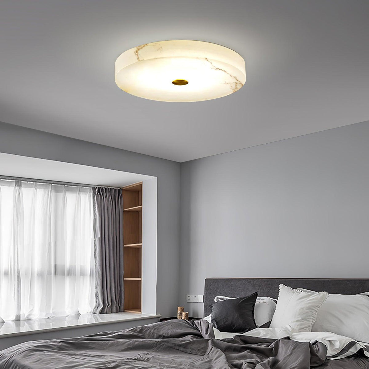 Stropní lampa Sophie z alabastru — kulatá silueta