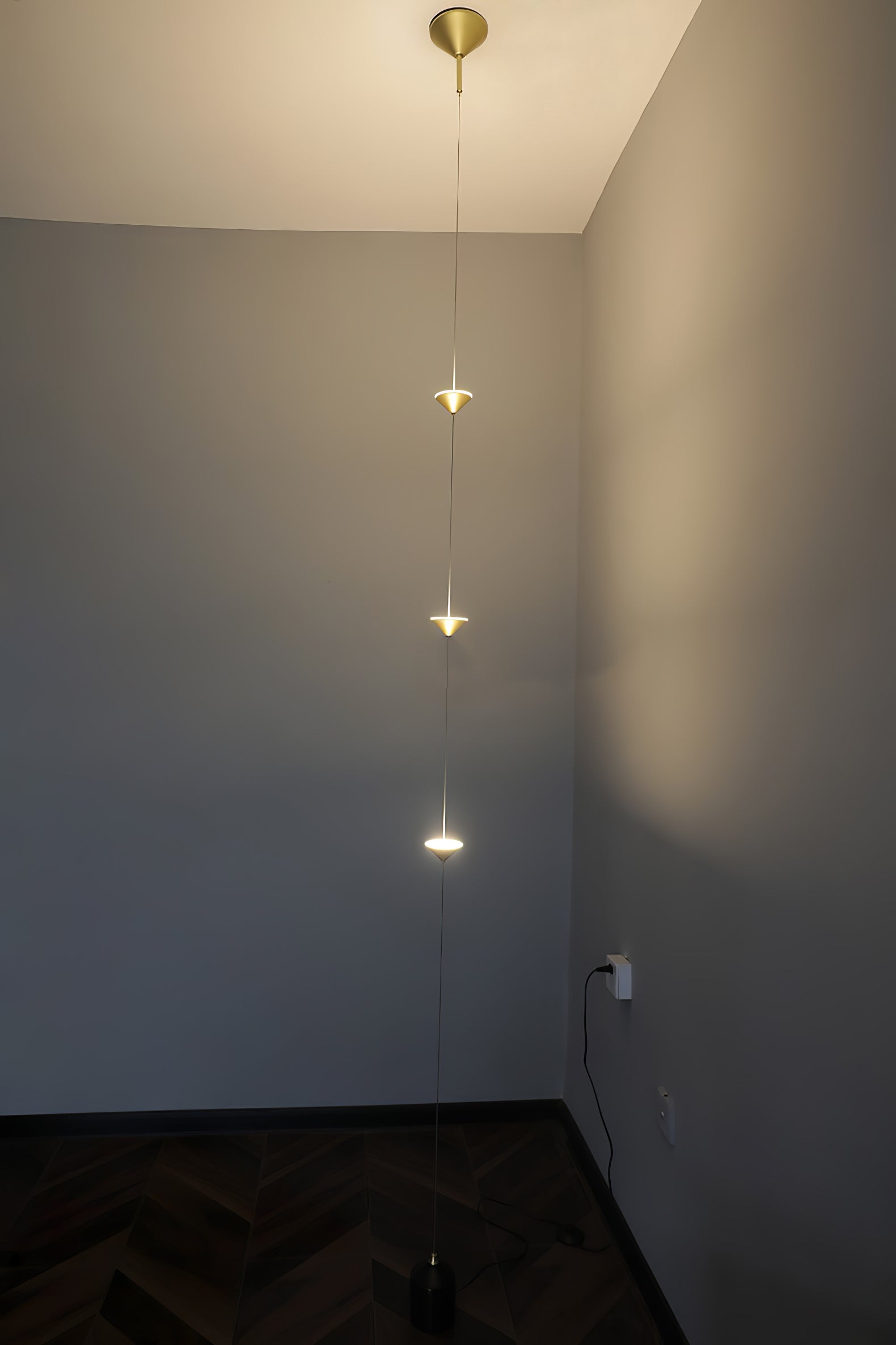 Soreluna 3- oder 4-flammige Stehlampe — Gold & Schwarz
