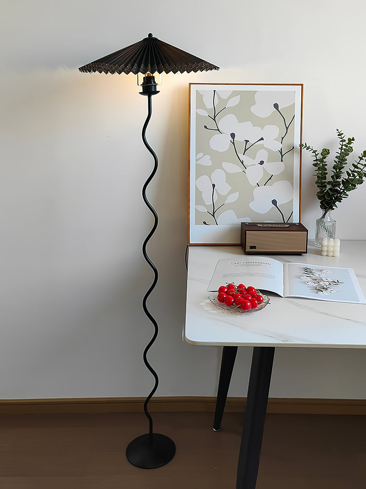 Squiggle Floor Lamp — Sculptural Wavy Stand, Modern Accent Lighting