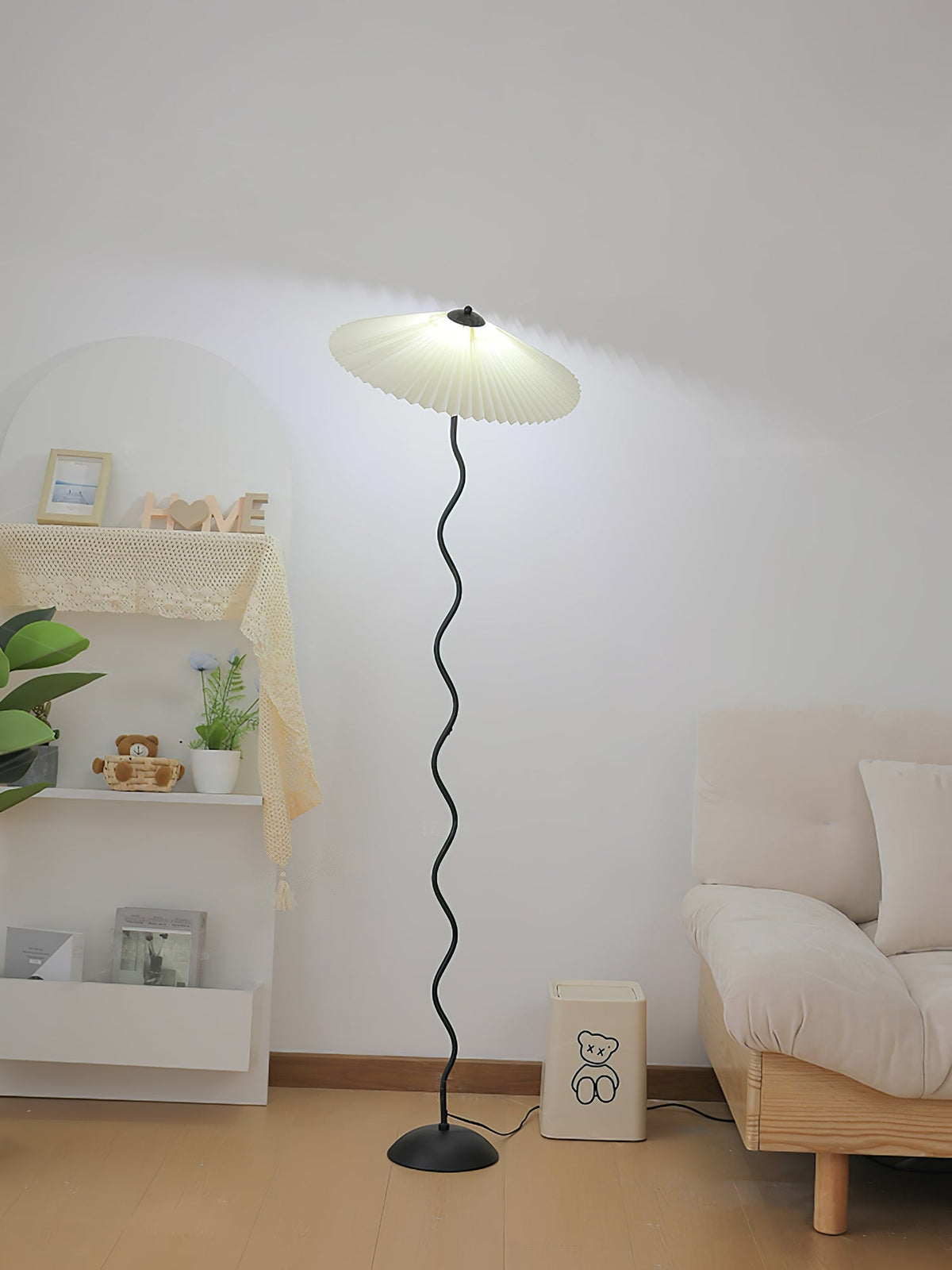 Squiggle-golvlampa — vågig bas, slingrande design