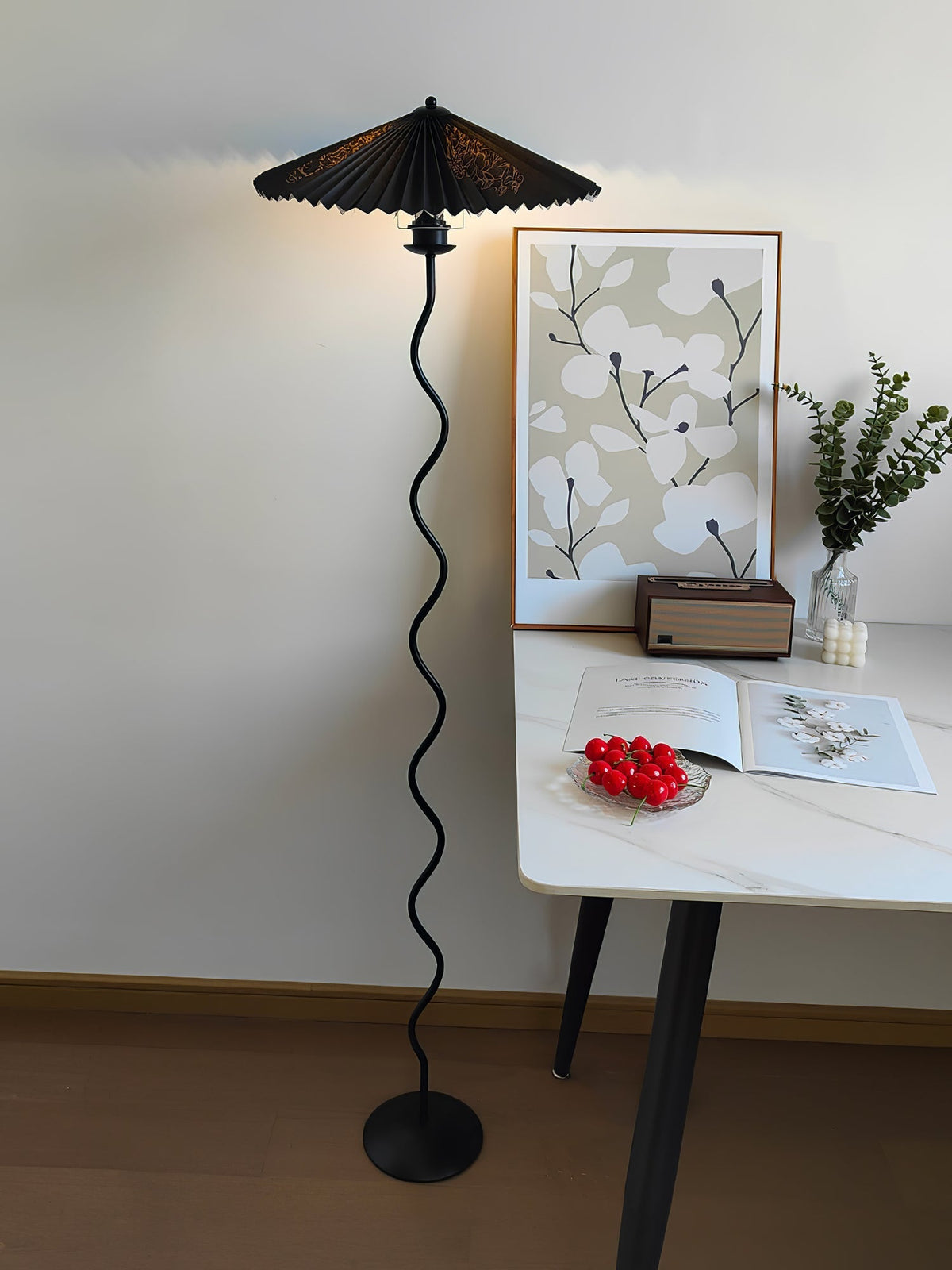 Squiggle Floor Lamp — Sculptural Wavy Stand, Modern Accent Lighting