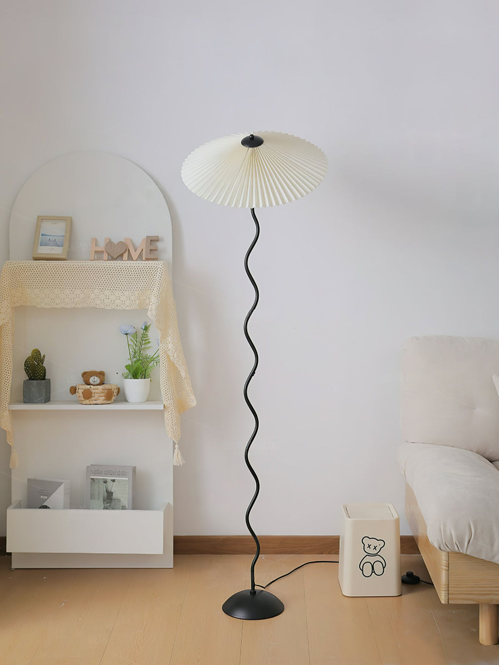 Squiggle Floor Lamp — Sculptural Wavy Stand, Modern Accent Lighting