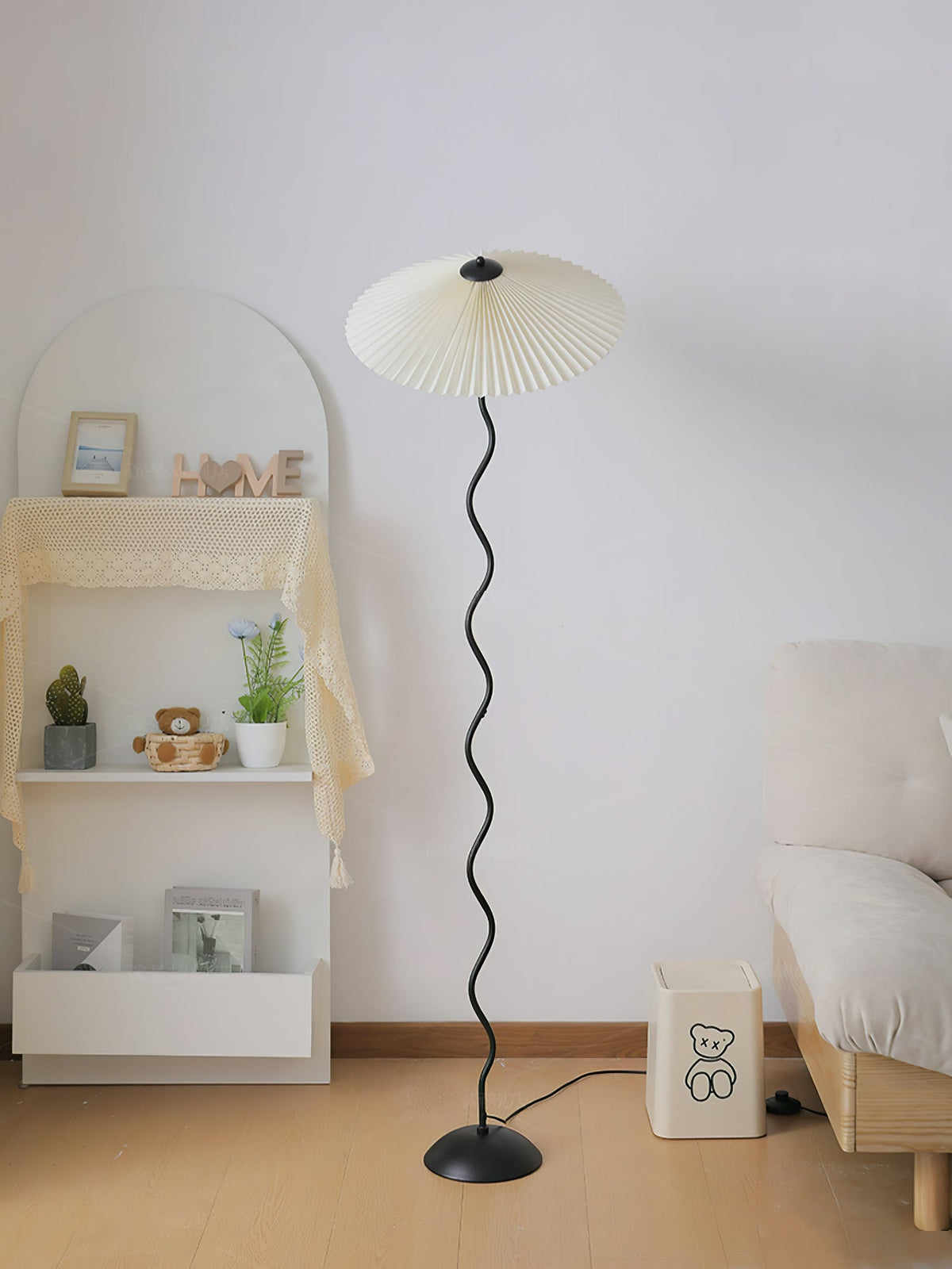 Squiggle Floor Lamp — Sculptural Wavy Stand, Modern Accent Lighting