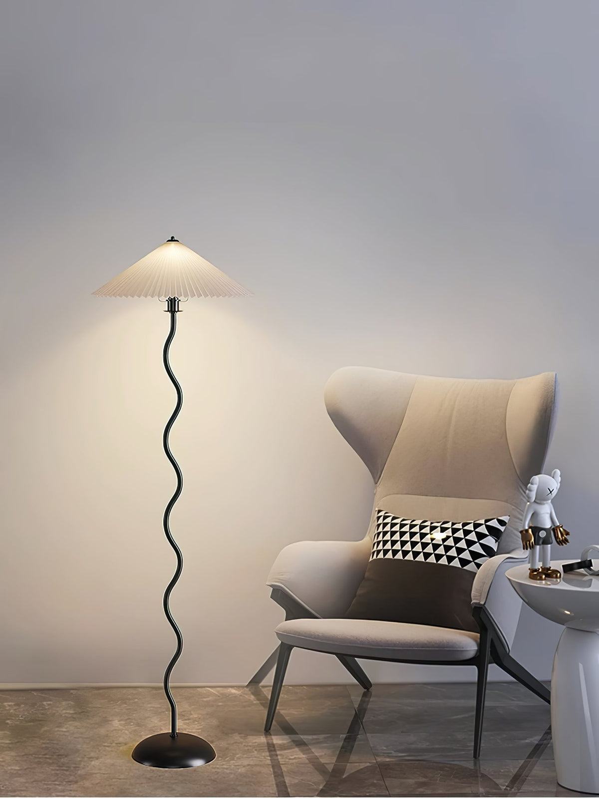 Squiggle Floor Lamp — Sculptural Wavy Stand, Modern Accent Lighting