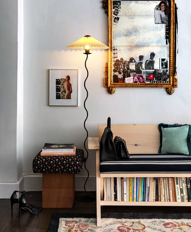 Squiggle Floor Lamp — Sculptural Wavy Stand, Modern Accent Lighting
