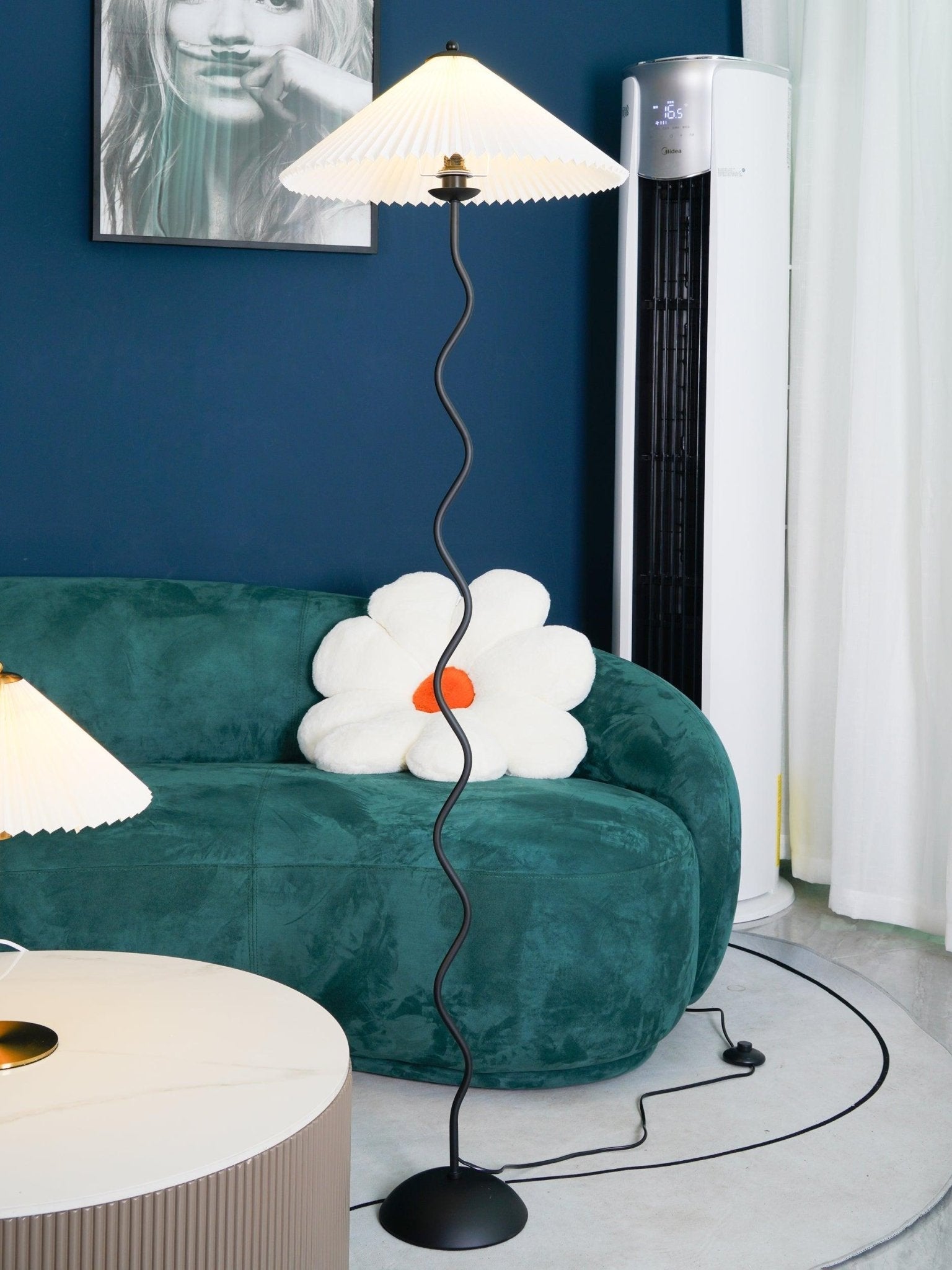 Squiggle Floor Lamp — Sculptural Wavy Stand, Modern Accent Lighting