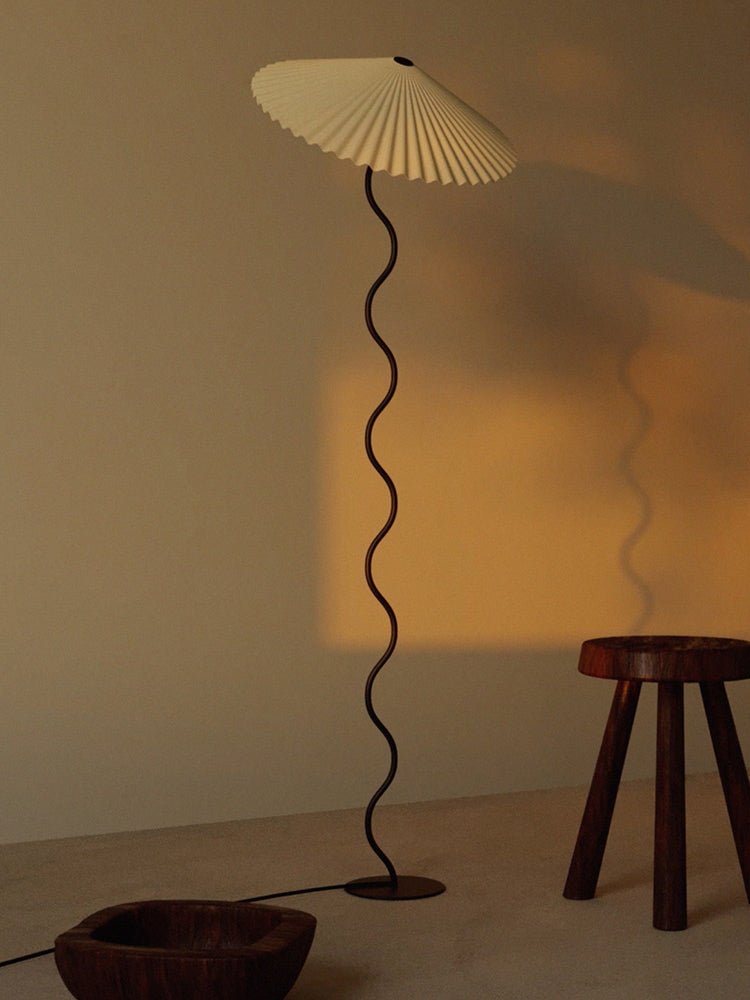 Squiggle Floor Lamp — Sculptural Wavy Stand, Modern Accent Lighting
