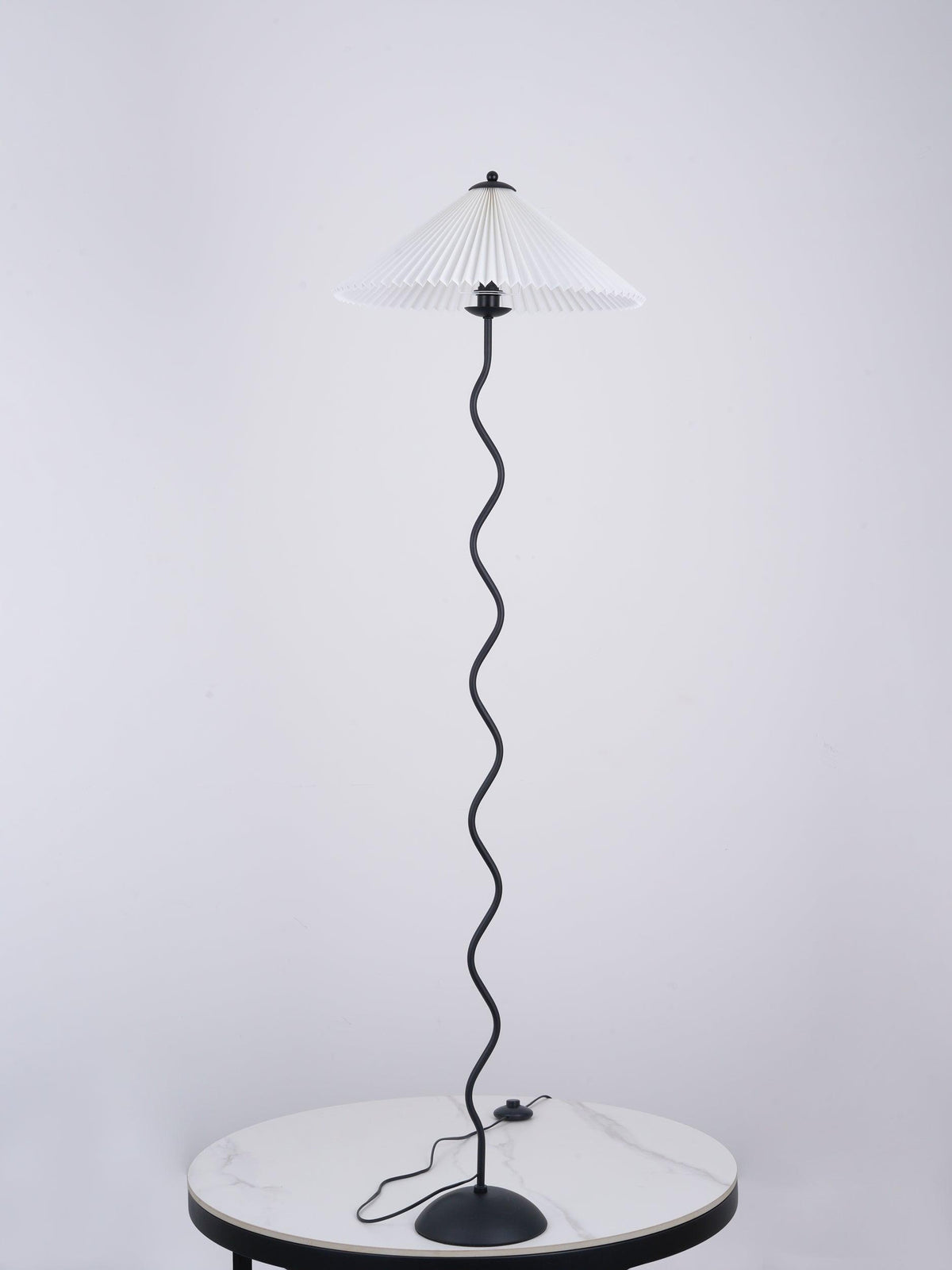 Squiggle Floor Lamp — Sculptural Wavy Stand, Modern Accent Lighting