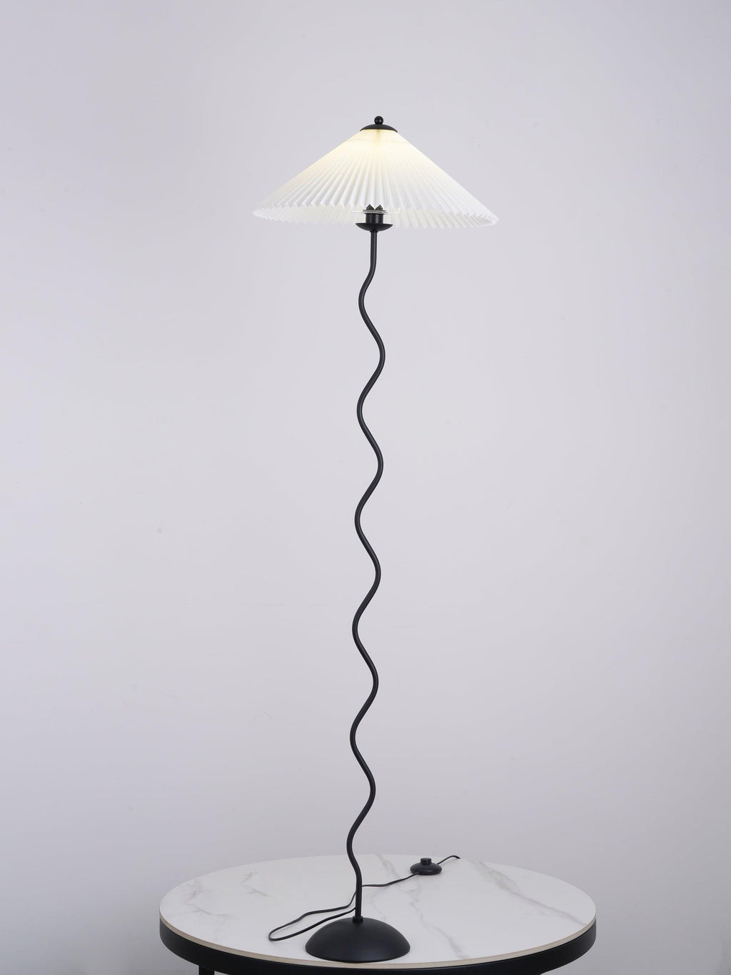 Squiggle Floor Lamp — Sculptural Wavy Stand, Modern Accent Lighting