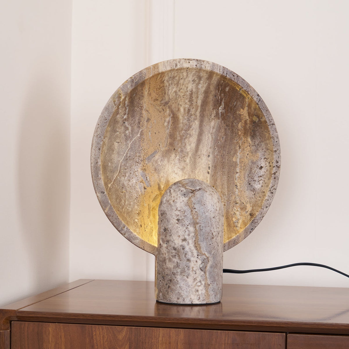 Stolní lampa z přírodního žlutého travertinu
