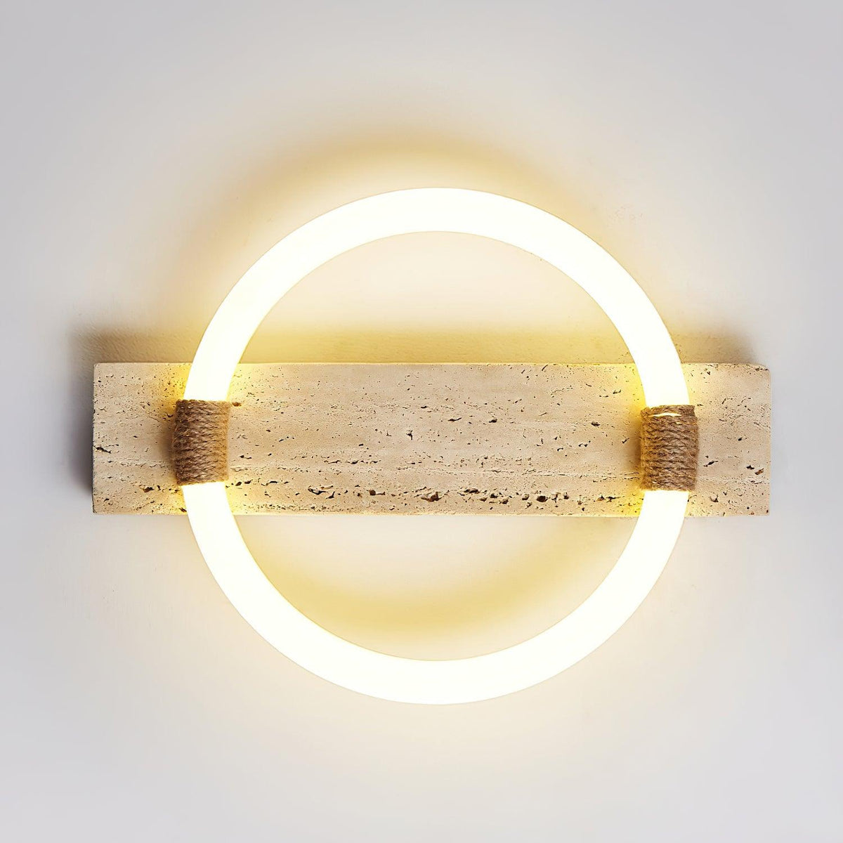 Lampa sufitowa Stonek z trawertynu — minimalistyczna, ze zintegrowaną diodą LED, chłodnym i ciepłym białym światłem