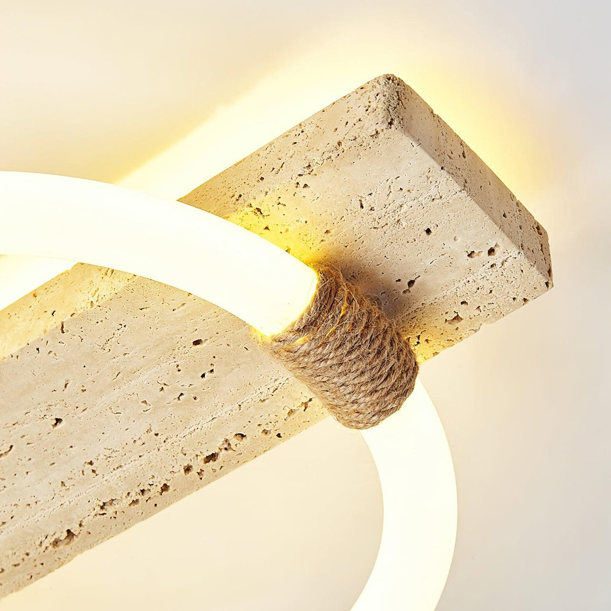 Lampa sufitowa Stonek z trawertynu — minimalistyczna, ze zintegrowaną diodą LED, chłodnym i ciepłym białym światłem