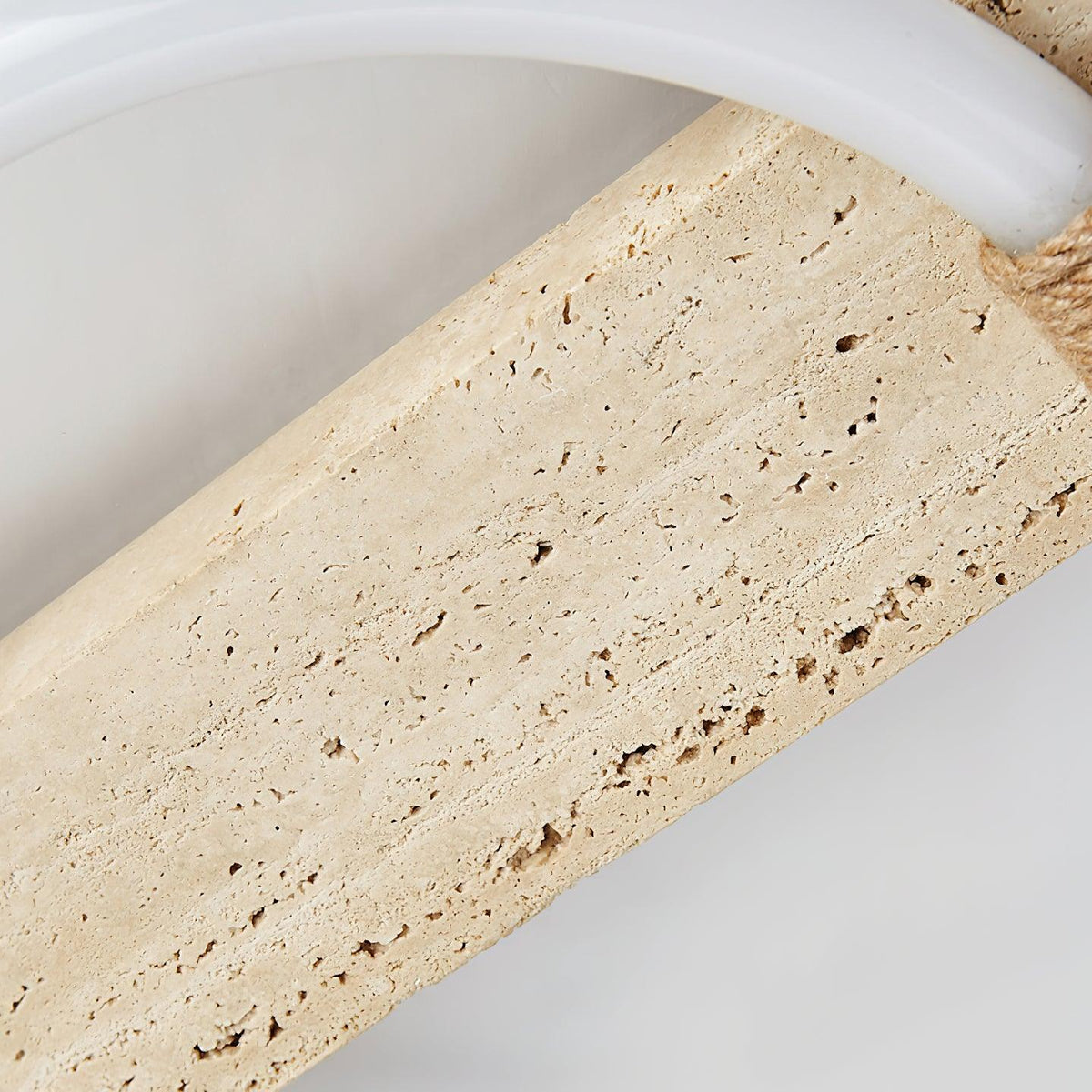 Lampa sufitowa Stonek z trawertynu — minimalistyczna, ze zintegrowaną diodą LED, chłodnym i ciepłym białym światłem