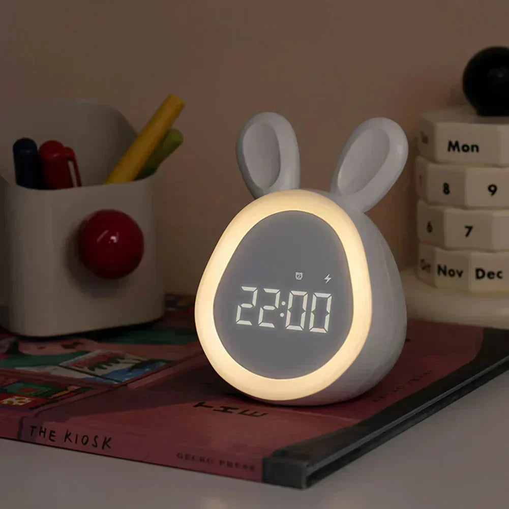 Luz nocturna y reloj con forma de conejo LumoPals recargable por USB para niños