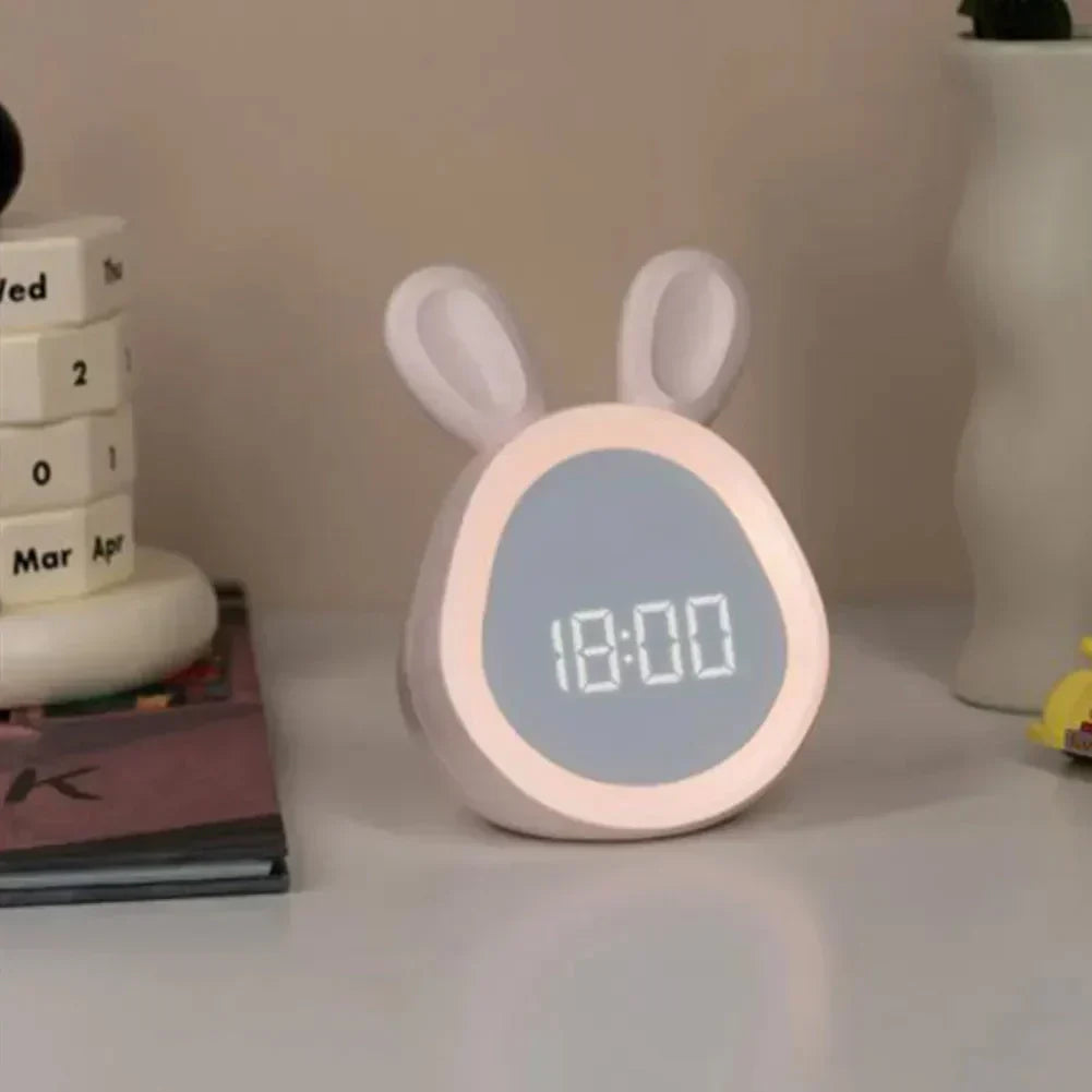 Luz nocturna y reloj con forma de conejo LumoPals recargable por USB para niños