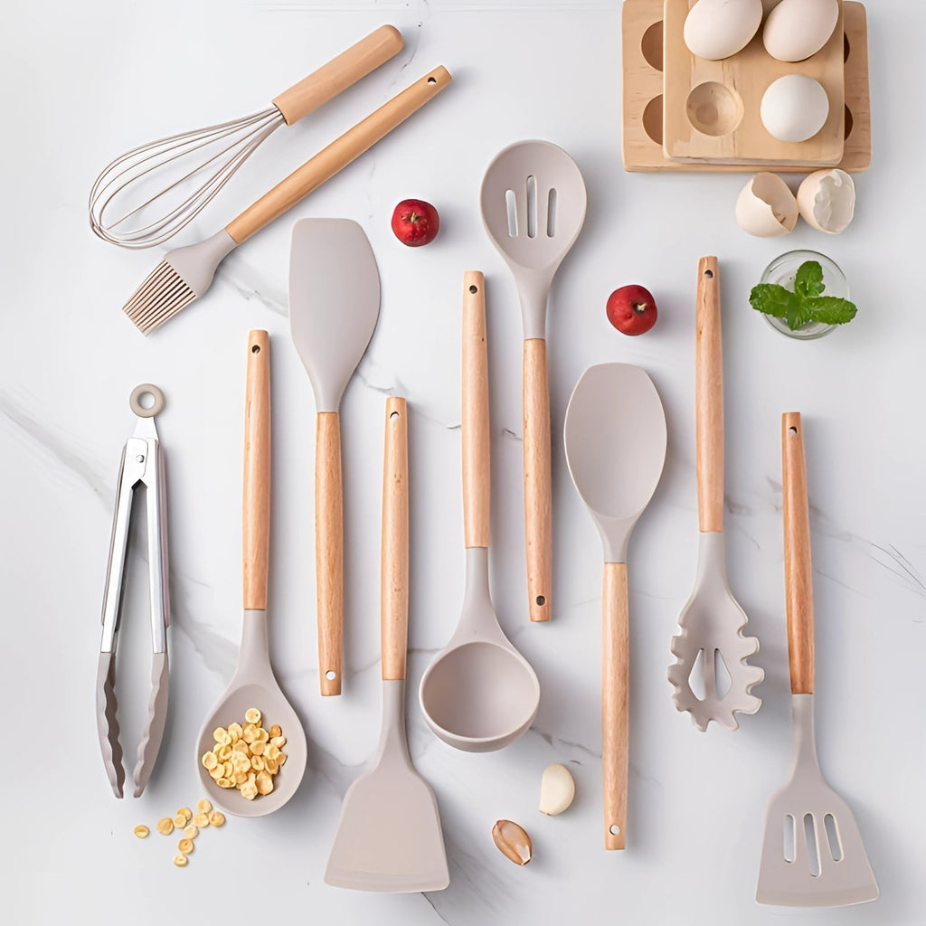 Set di utensili da cucina ecologici in silicone con manici in bambù