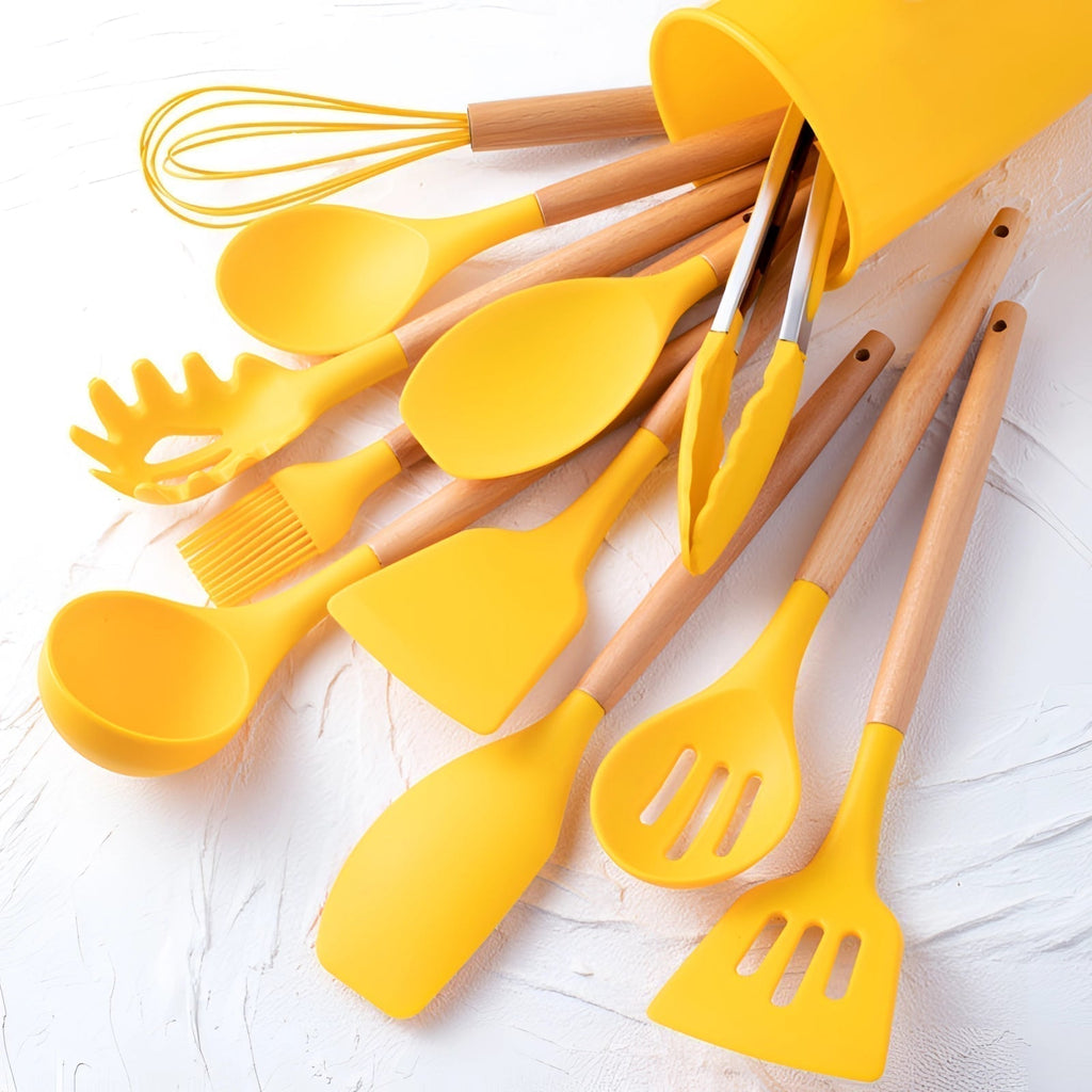 Set di utensili da cucina ecologici in silicone con manici in bambù
