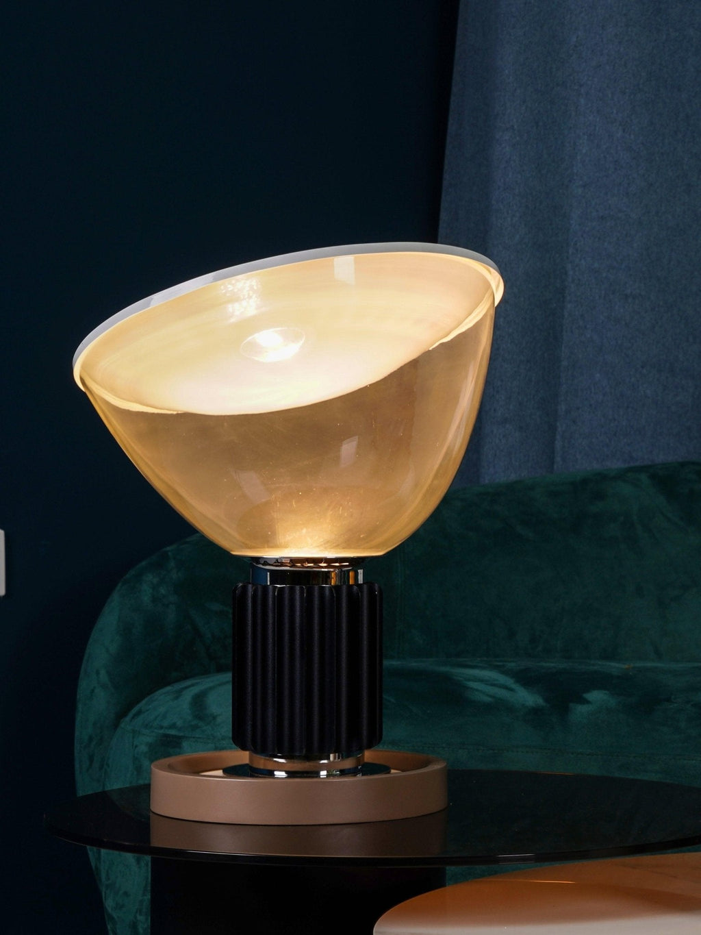 Lampa stołowa Nexus — nowoczesny design z regulacją