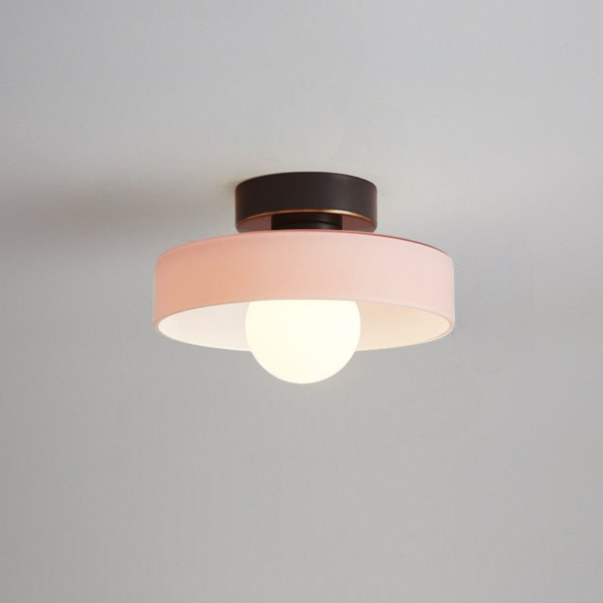 Candeeiro de teto em vidro e latão inspirado na Bauhaus — casquilho G9