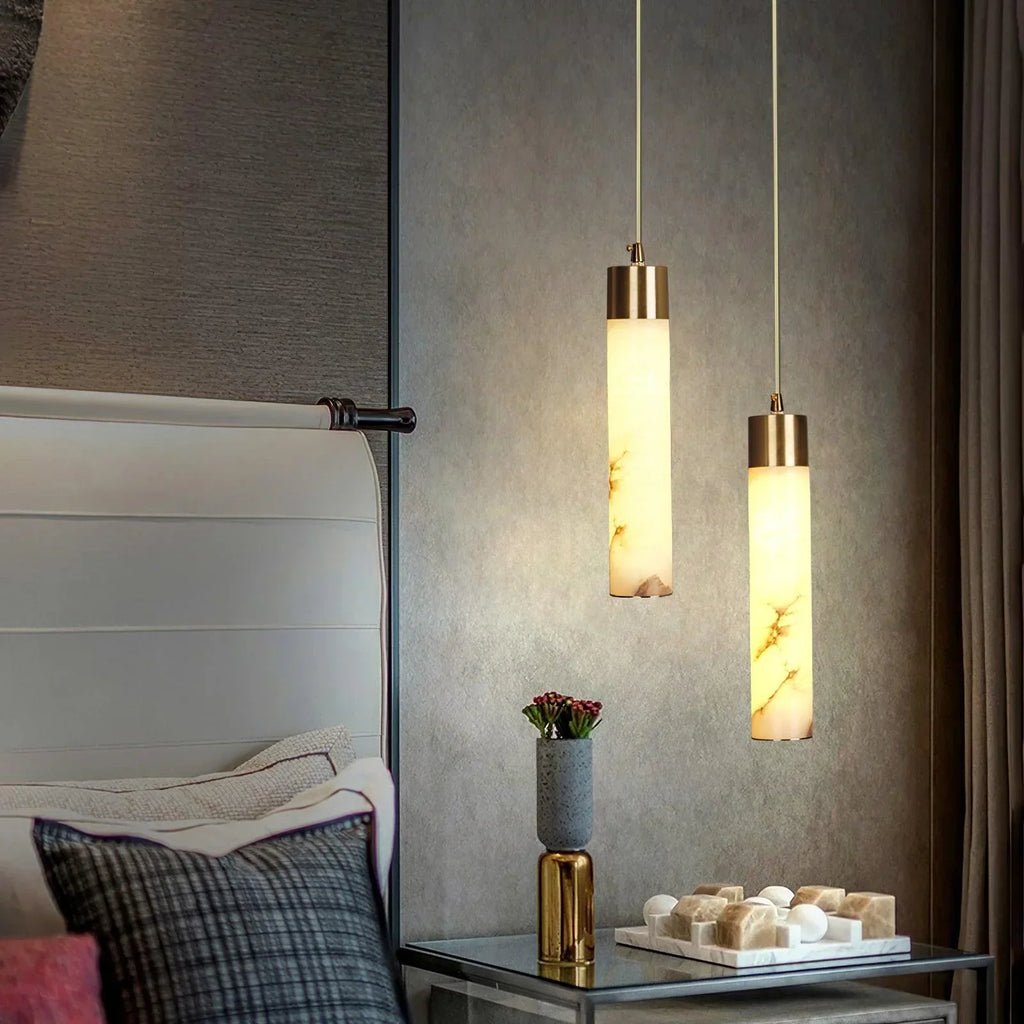 Biała wisząca lampa z alabastru Dike