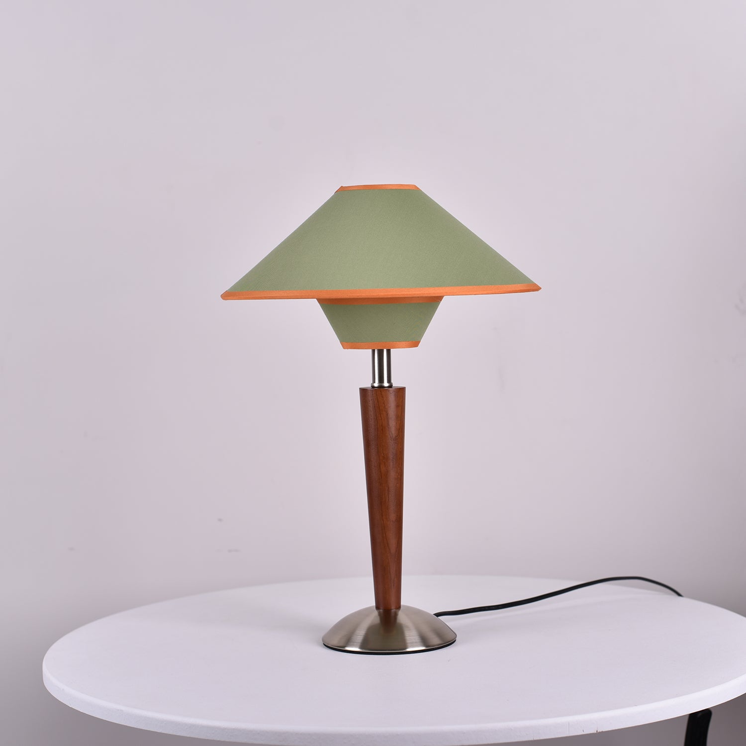 Talonwood Table Lamp — ∅11.8″ × H17.3″, Tan And Walnut Variant