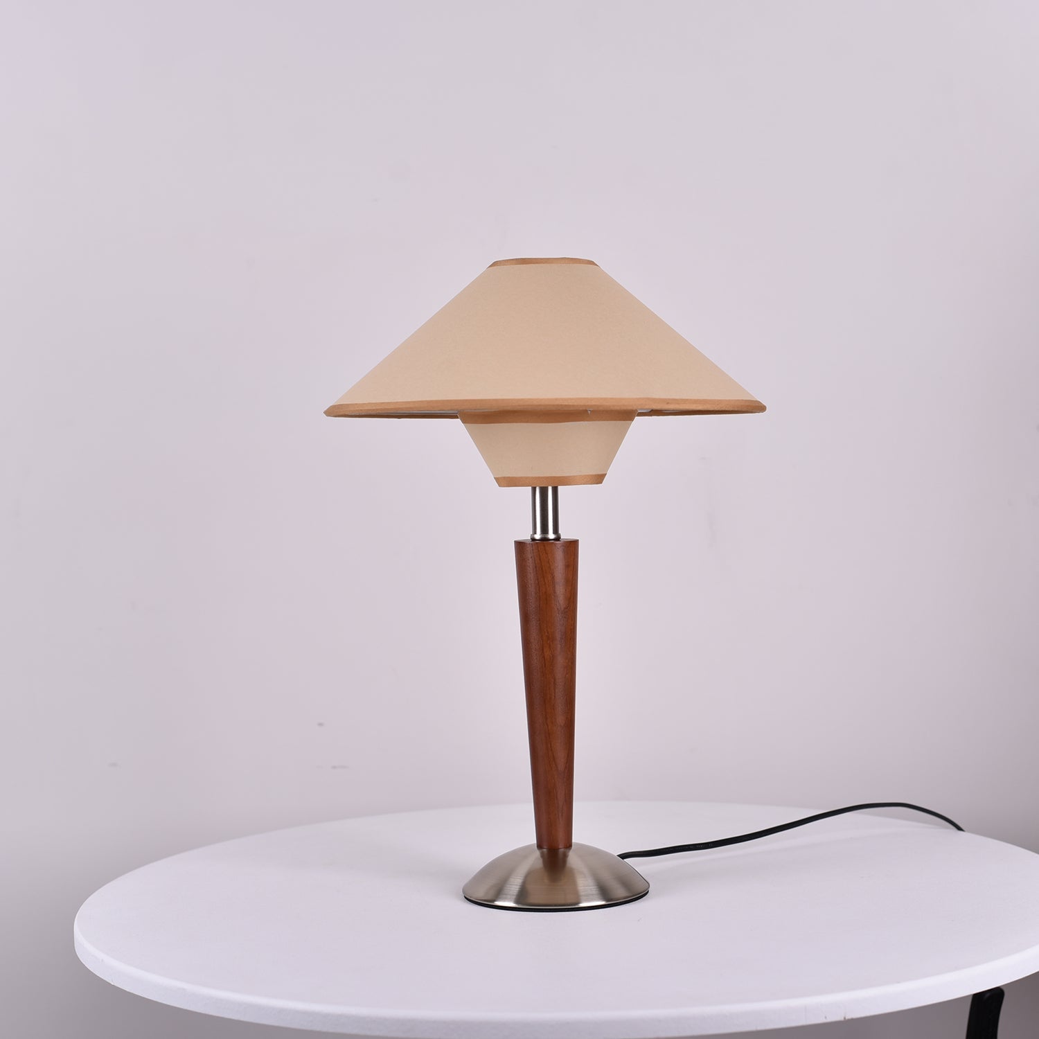 Talonwood Table Lamp — ∅11.8″ × H17.3″, Tan And Walnut Variant