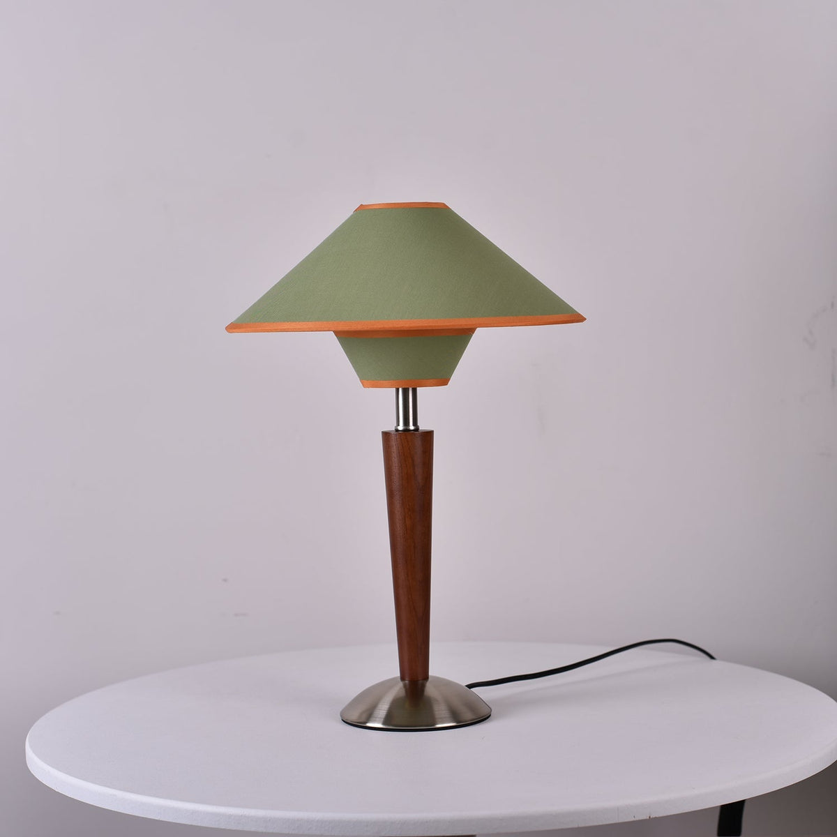 Talonwood Table Lamp — ∅11.8″ × H17.3″, Tan And Walnut Variant