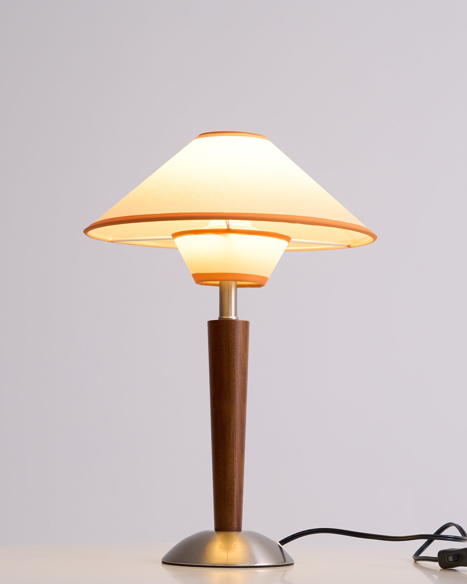 Talonwood Table Lamp — ∅11.8″ × H17.3″, Tan And Walnut Variant