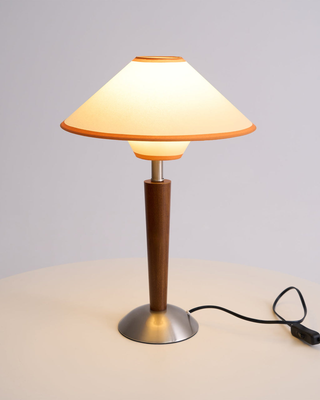 Talonwood Table Lamp — ∅11.8″ × H17.3″, Tan And Walnut Variant