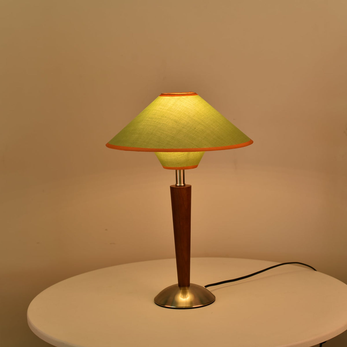 Talonwood Table Lamp — ∅11.8″ × H17.3″, Tan And Walnut Variant