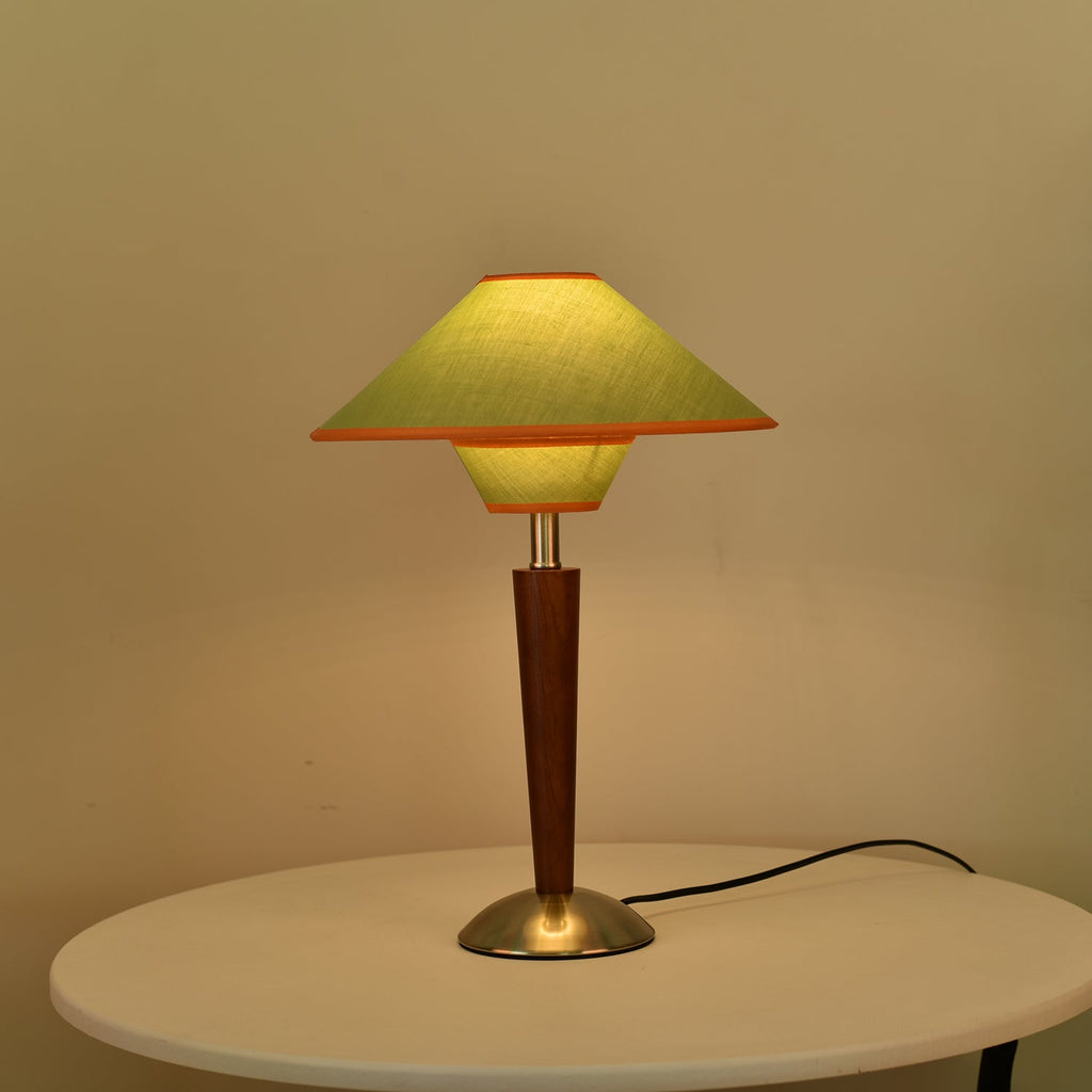 Talonwood Table Lamp — ∅11.8″ × H17.3″, Tan And Walnut Variant