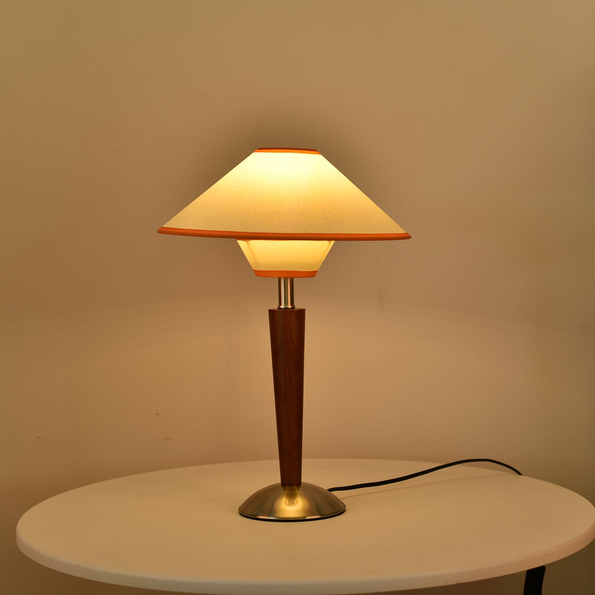 Talonwood Table Lamp — ∅11.8″ × H17.3″, Tan And Walnut Variant