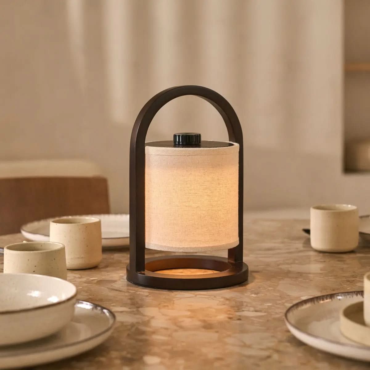 Lámpara de mesa LED inalámbrica LumaOak para hogares elegantes, con 3 modos y batería de 100 horas