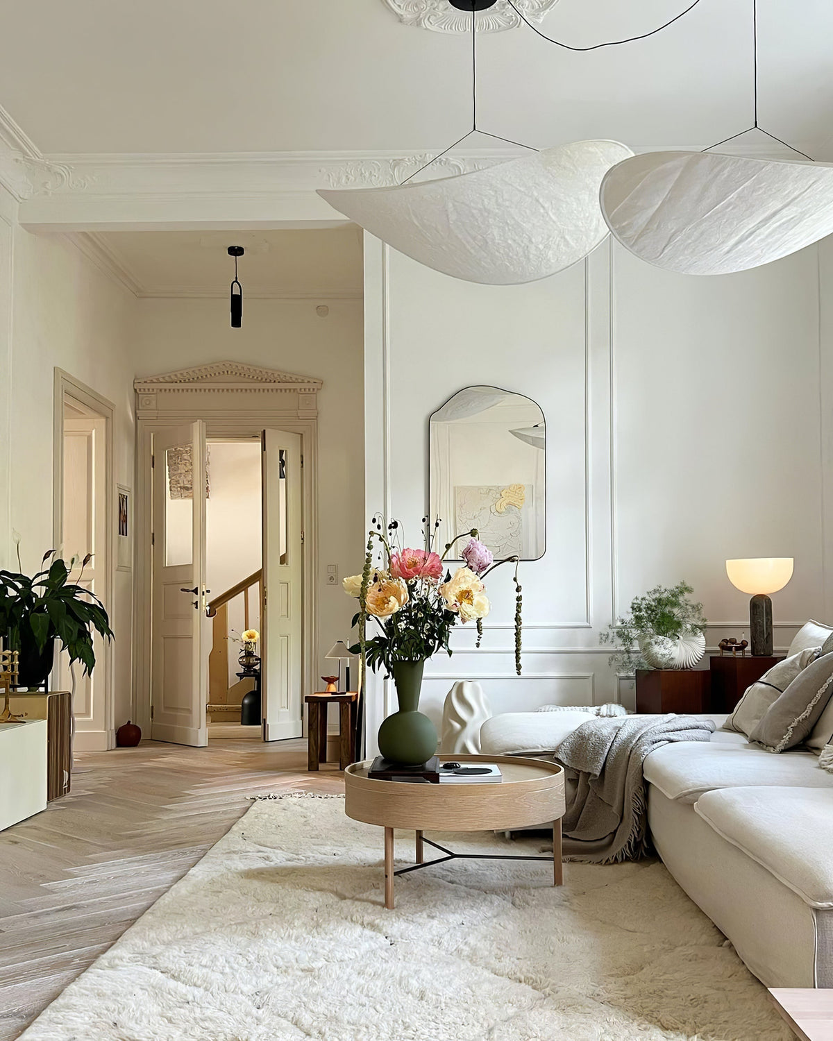Tense Sculptural Pendant Light — Floating Silhouette & Multi Head Cluster Configuration