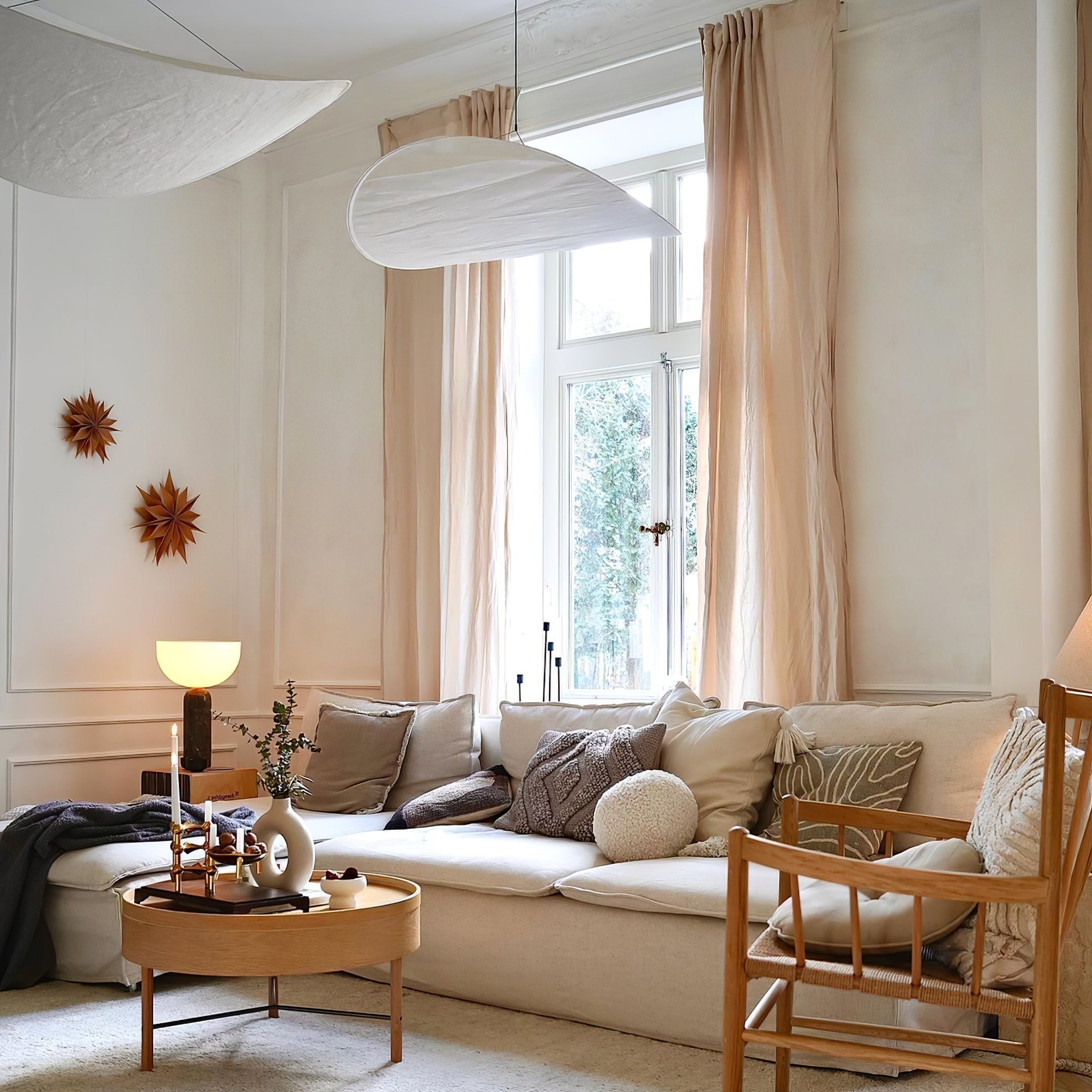 Tense Sculptural Pendant Light — Floating Silhouette & Multi Head Cluster Configuration