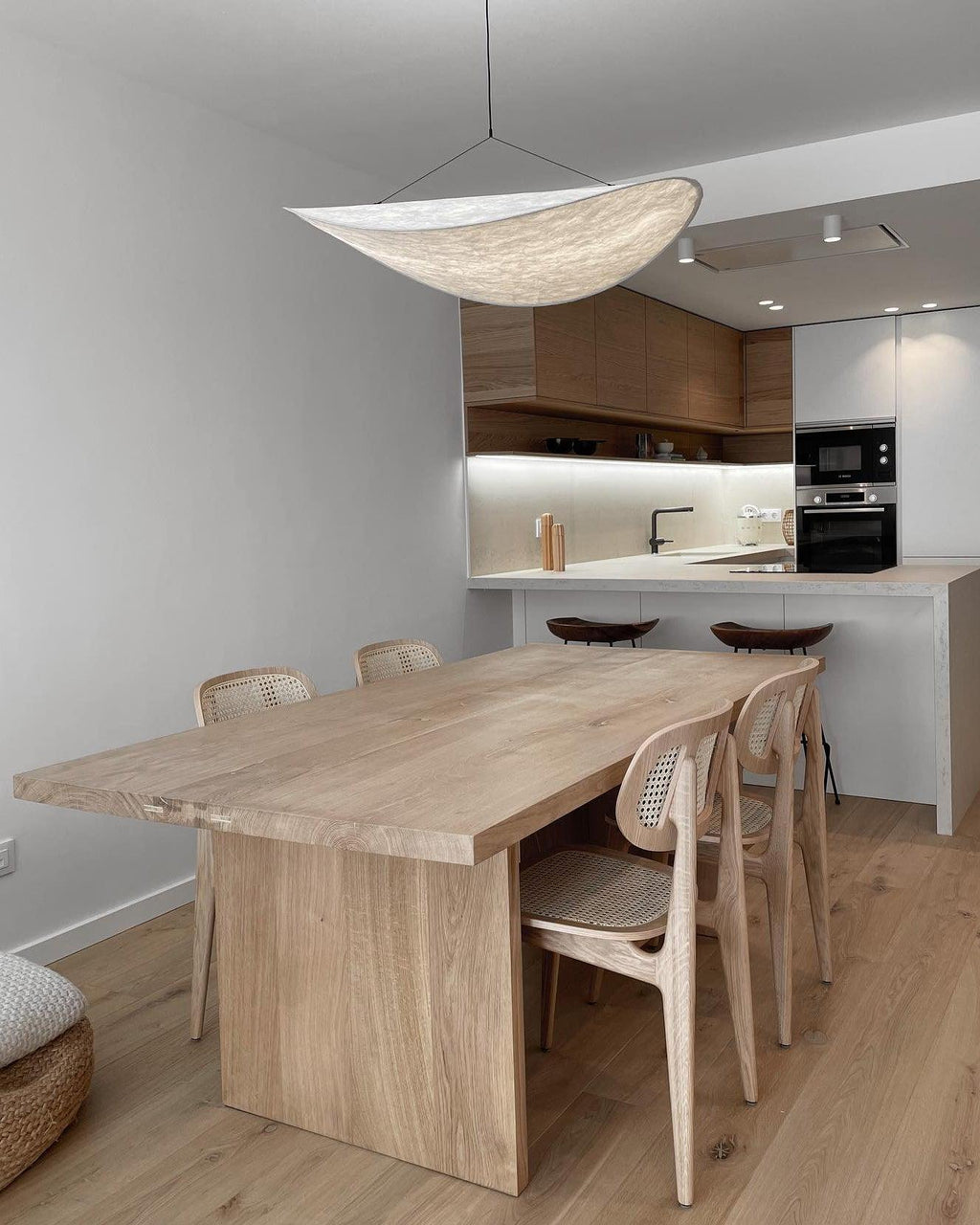Tense Sculptural Pendant Light — Floating Silhouette & Multi Head Cluster Configuration