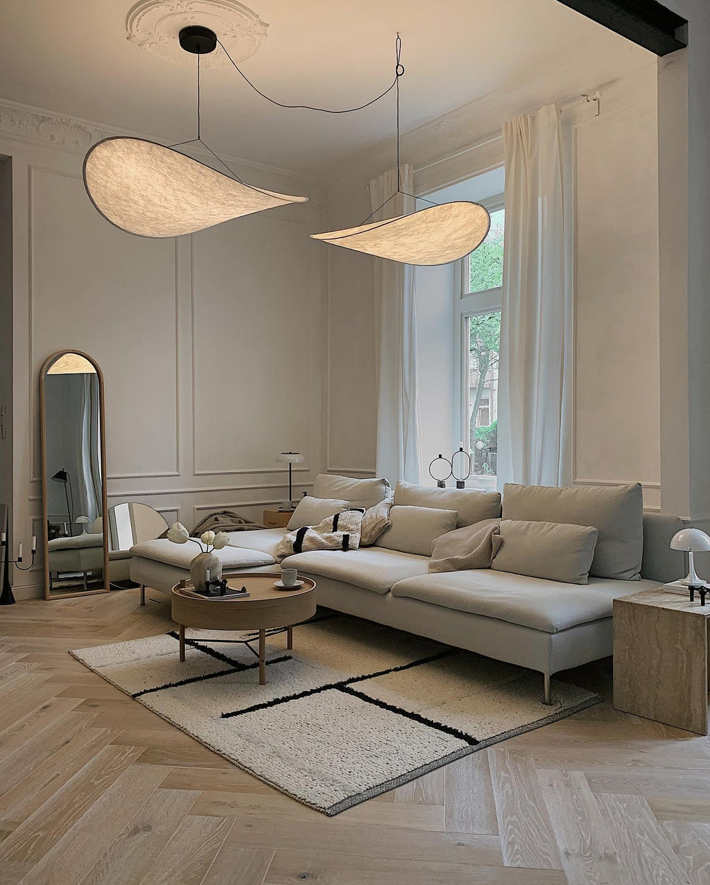 Tense Sculptural Pendant Light — Floating Silhouette & Multi Head Cluster Configuration