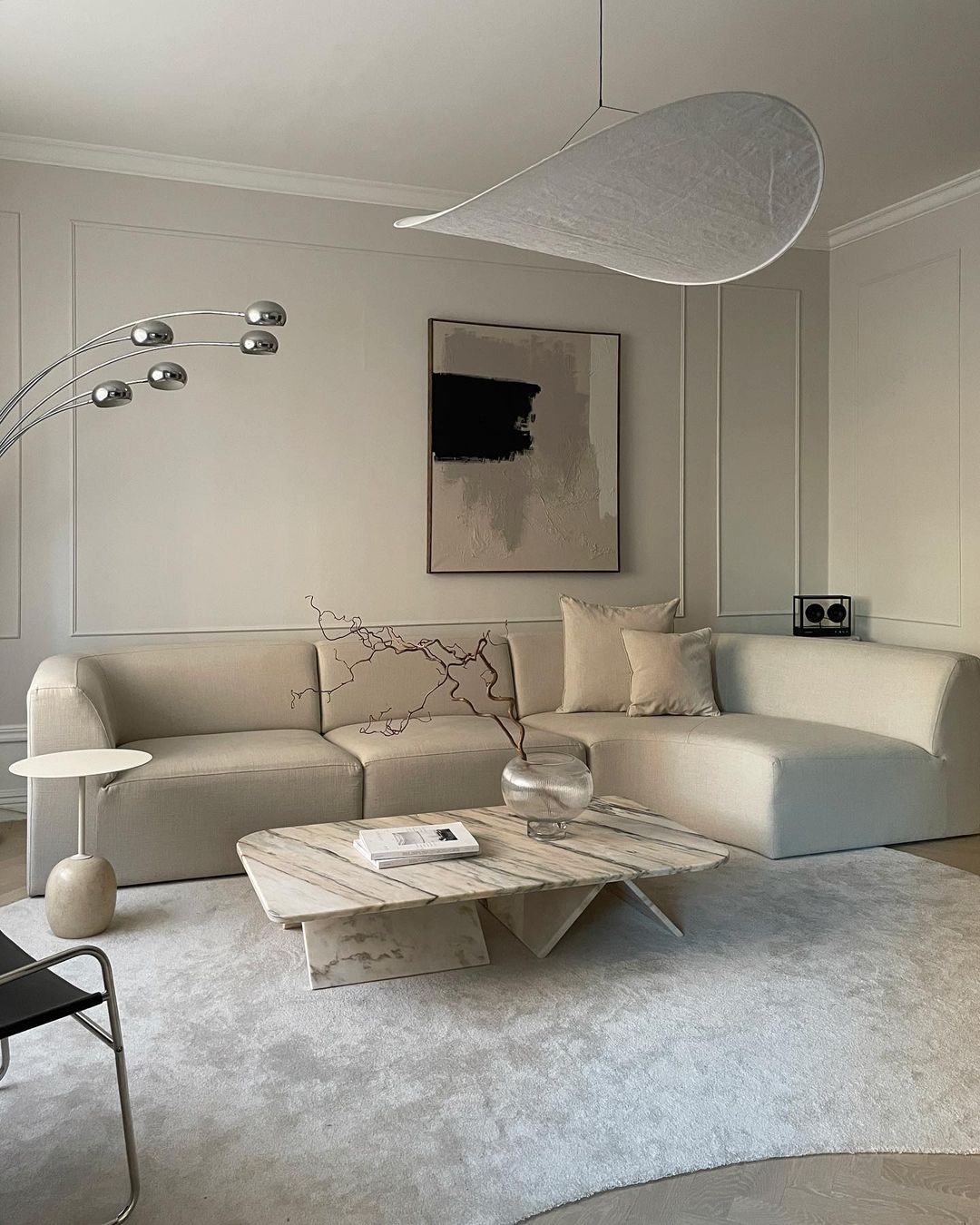 Tense Sculptural Pendant Light — Floating Silhouette & Multi Head Cluster Configuration