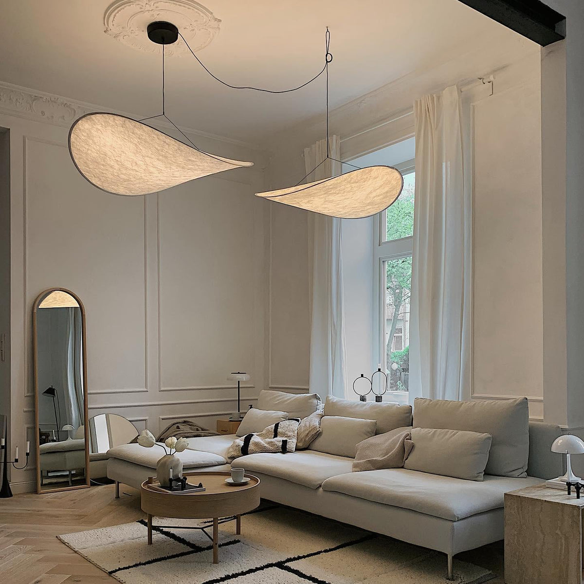 Tense Sculptural Pendant Light — Floating Silhouette & Multi Head Cluster Configuration
