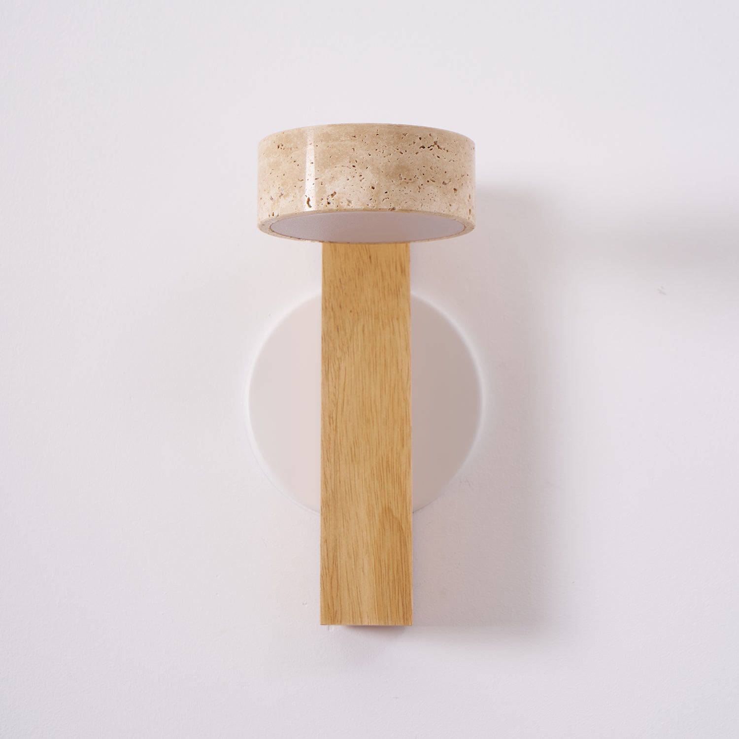 Moderní nástěnné svítidlo Grove Beam — minimalistický design, přímé světlo směřující dolů