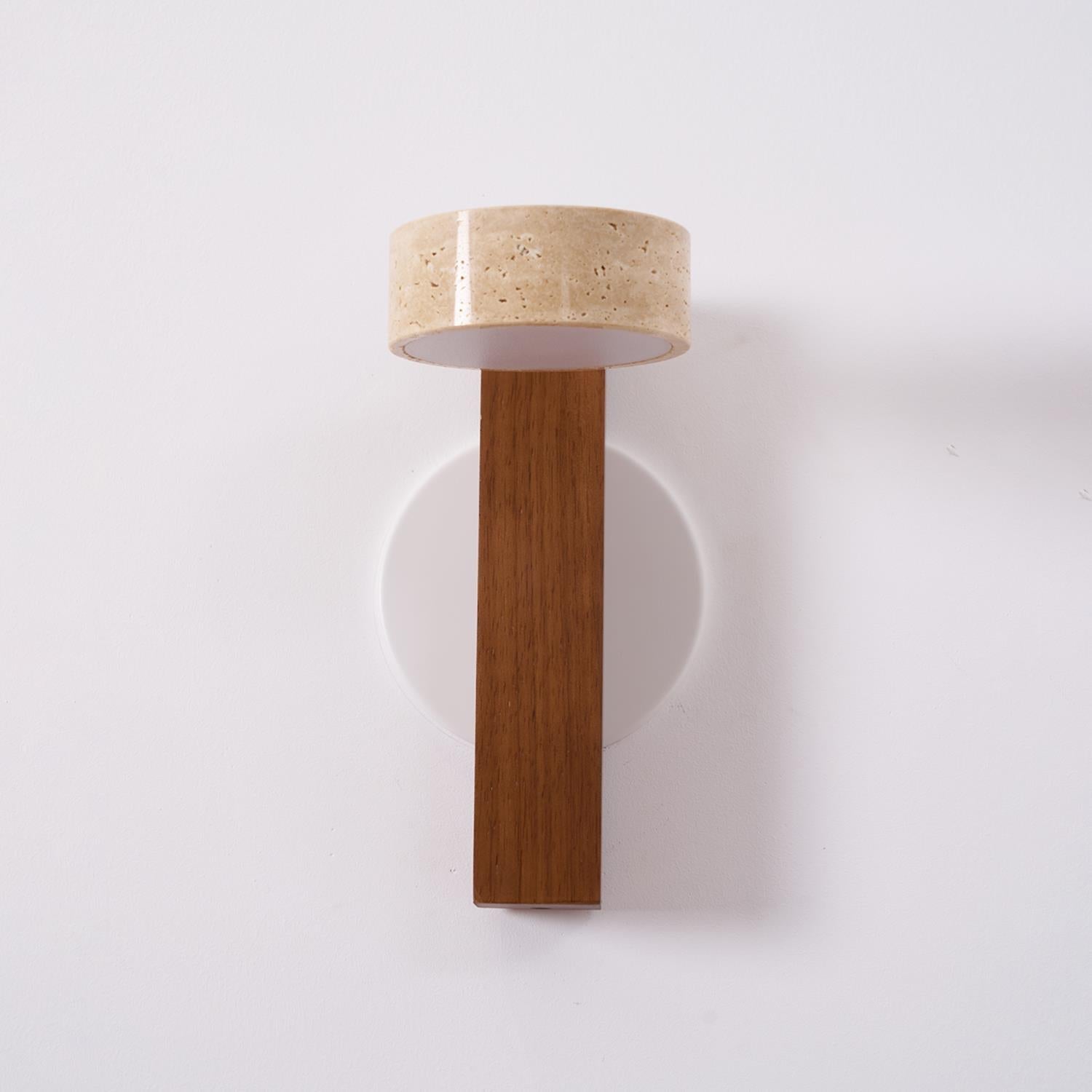 Moderní nástěnné svítidlo Grove Beam — minimalistický design, přímé světlo směřující dolů