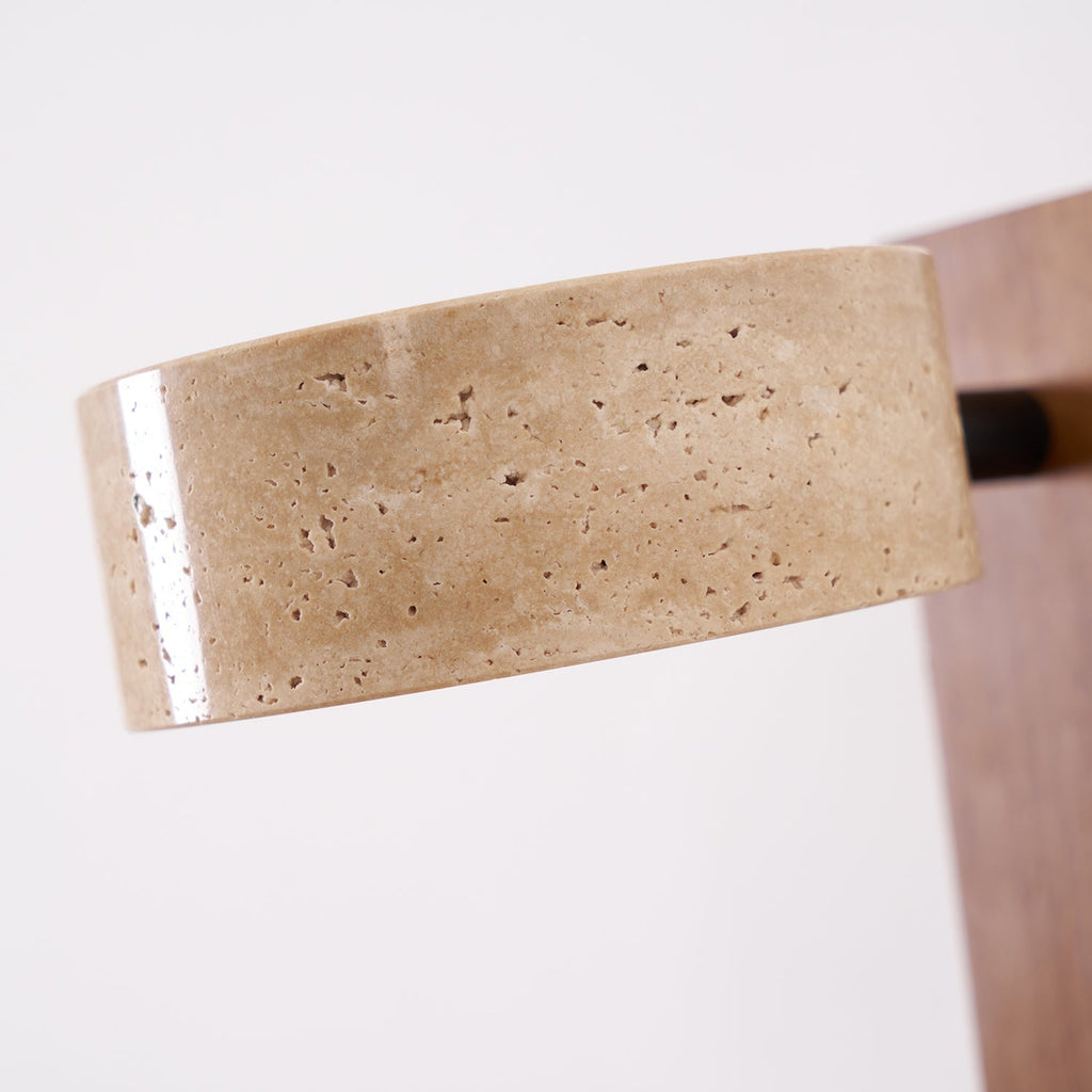 Moderní nástěnné svítidlo Grove Beam — minimalistický design, přímé světlo směřující dolů