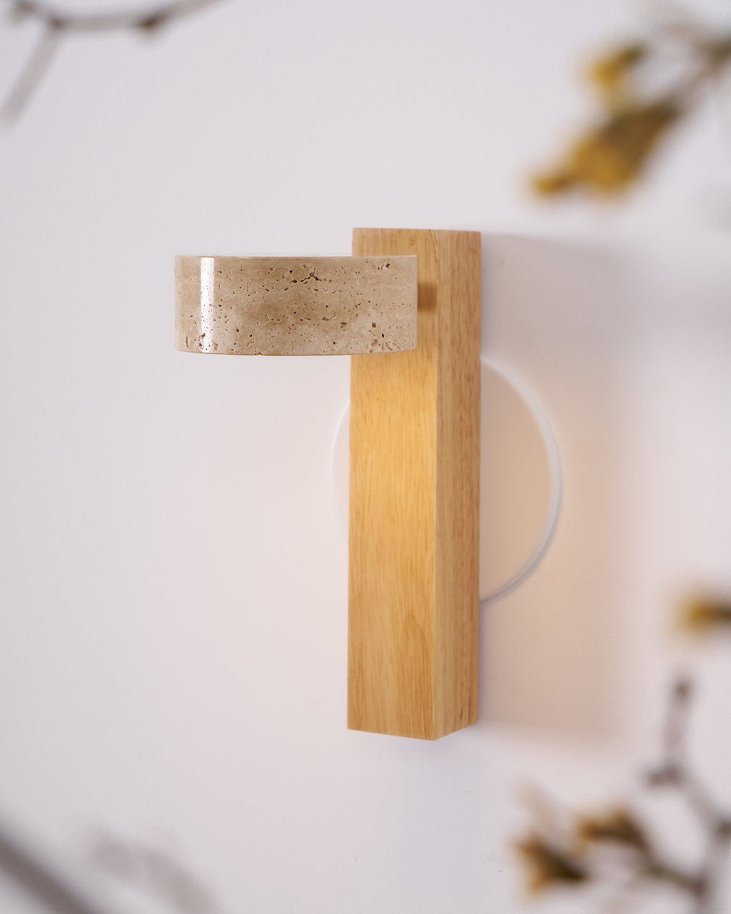 Moderní nástěnné svítidlo Grove Beam — minimalistický design, přímé světlo směřující dolů